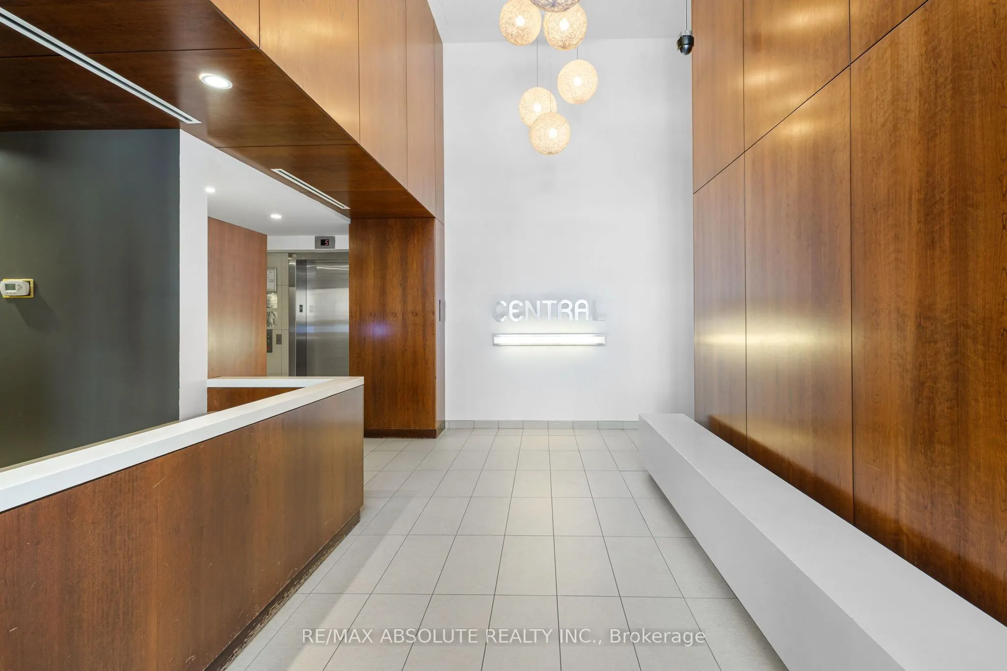 354 Gladstone Avenue, #906