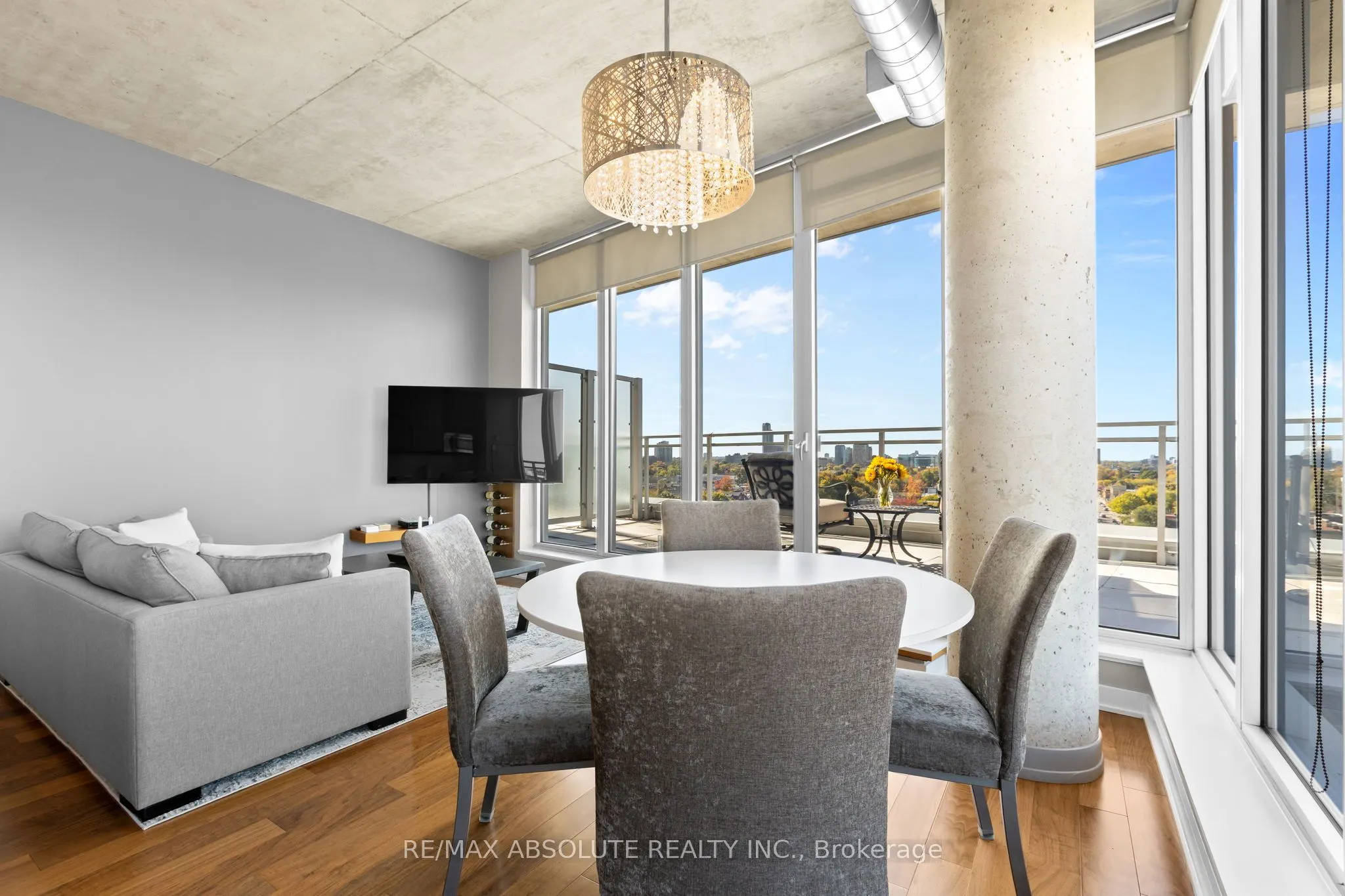 354 Gladstone Avenue, #906