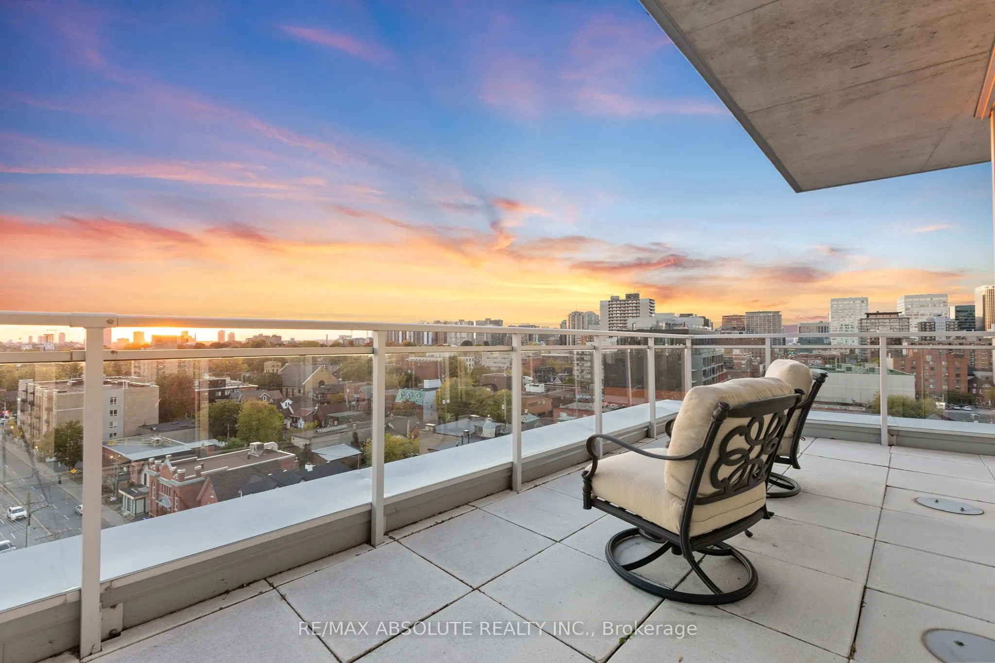 354 Gladstone Avenue, #906
