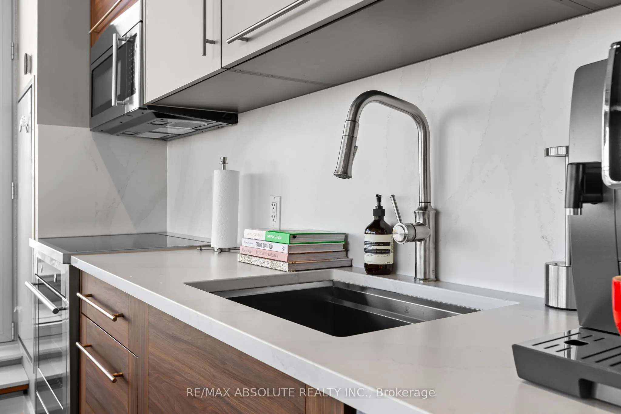 354 Gladstone Avenue, #906