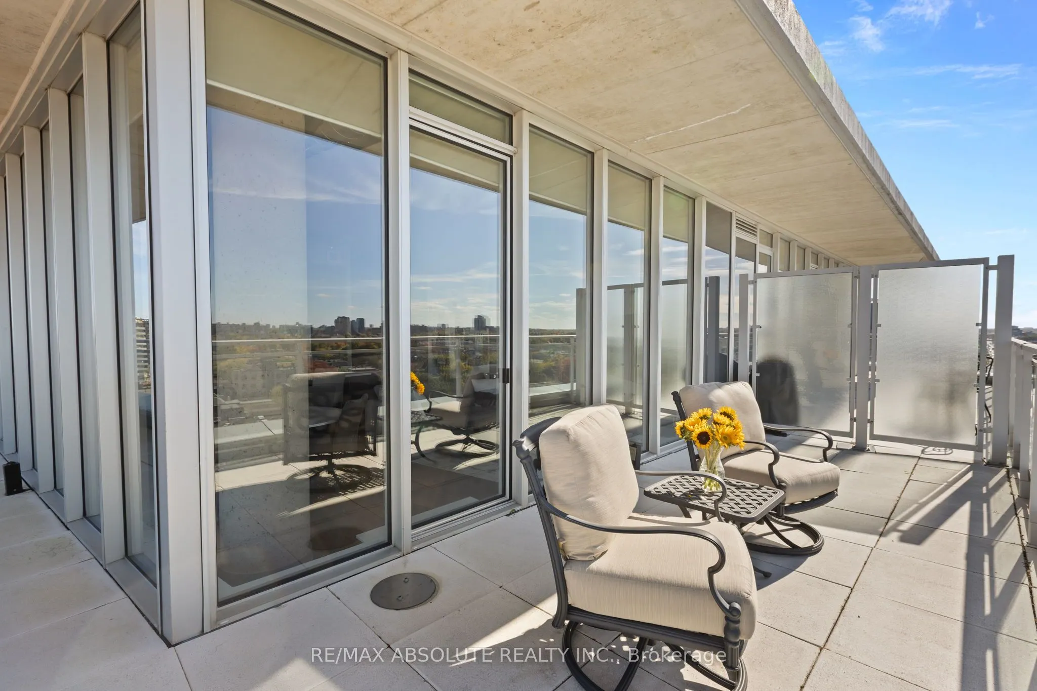 354 Gladstone Avenue, #906