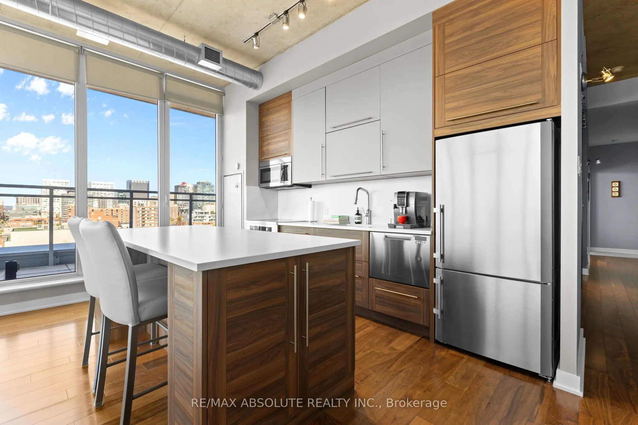 354 Gladstone Avenue, #906