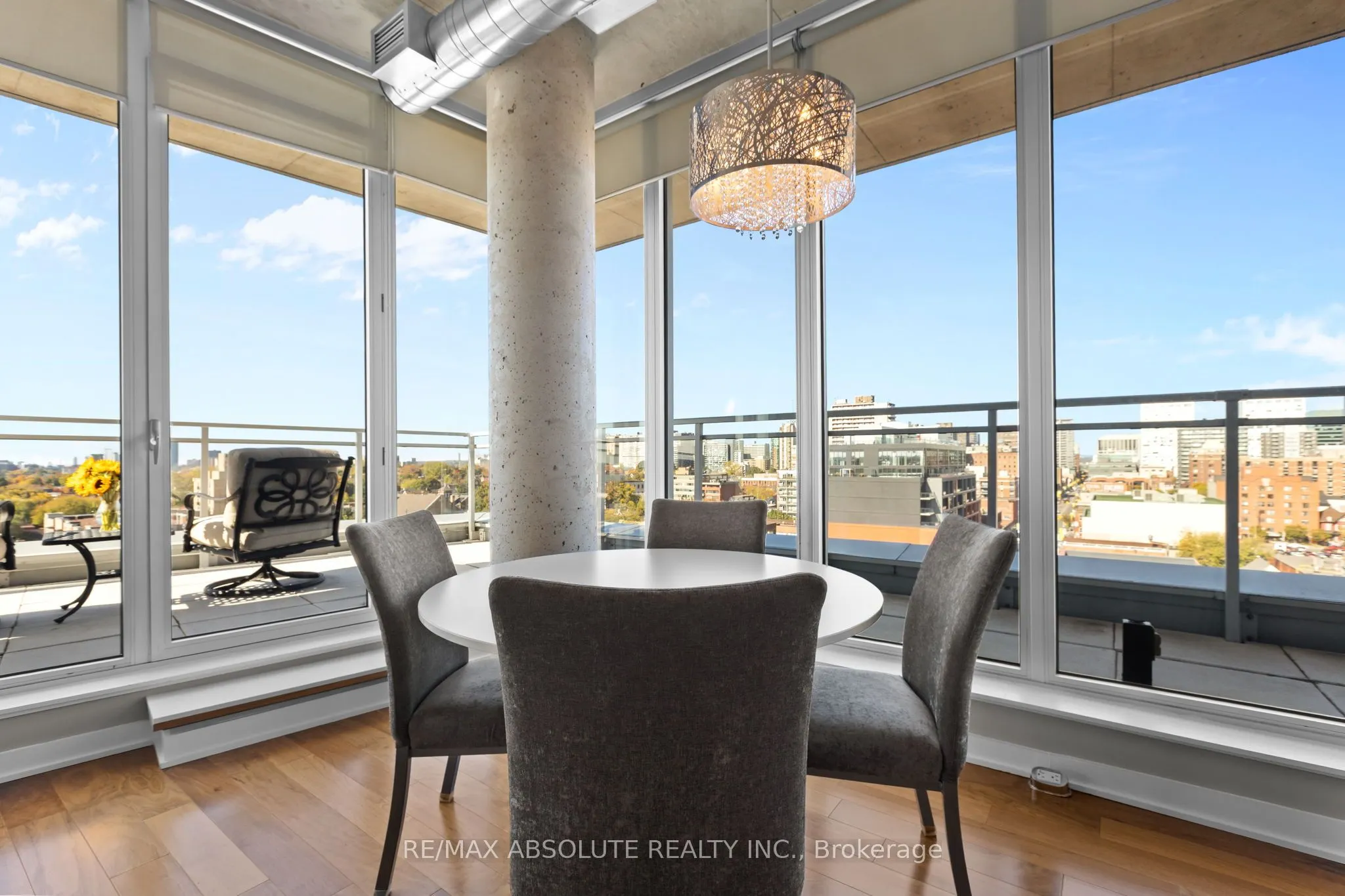 354 Gladstone Avenue, #906