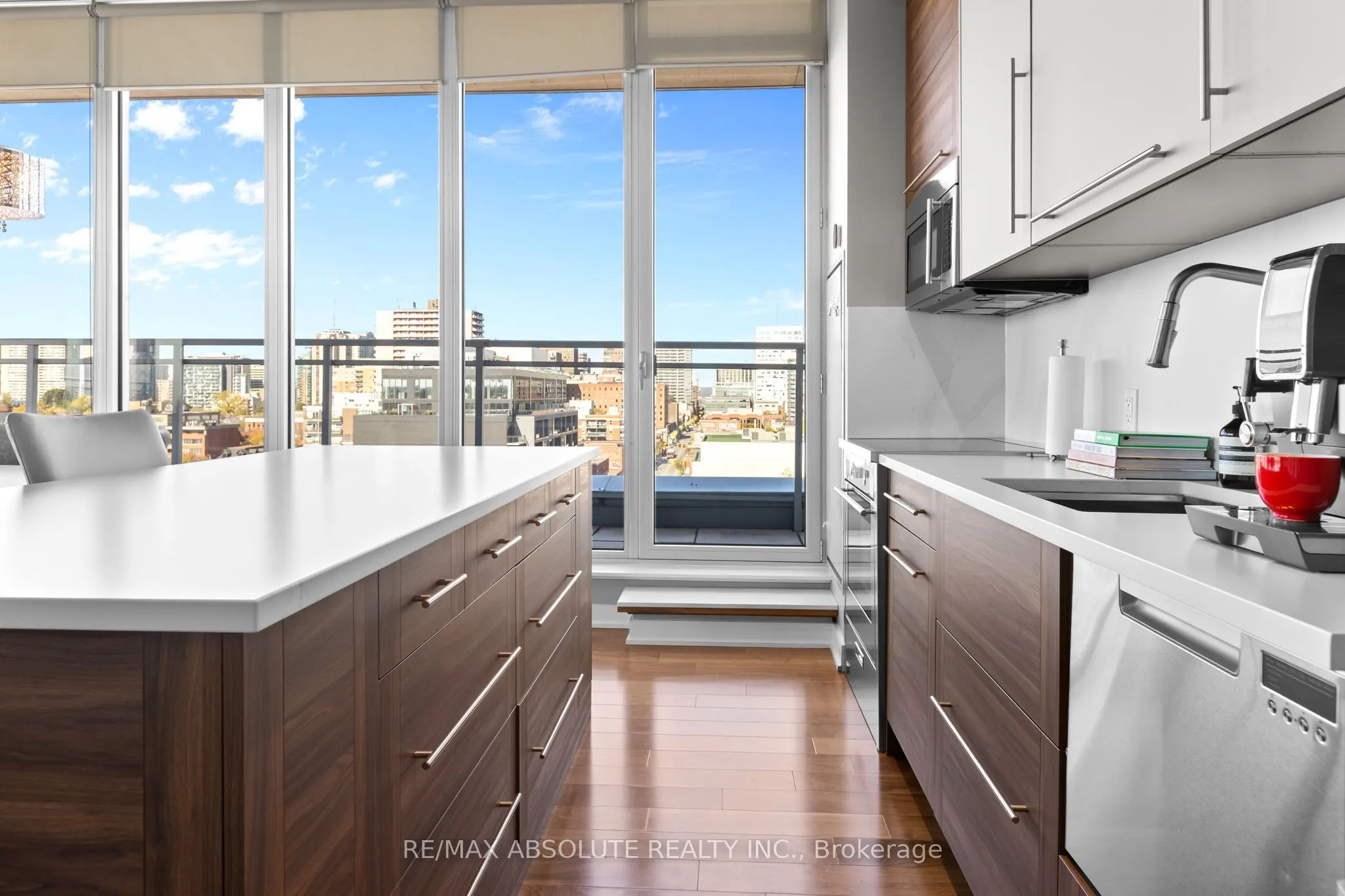 354 Gladstone Avenue, #906