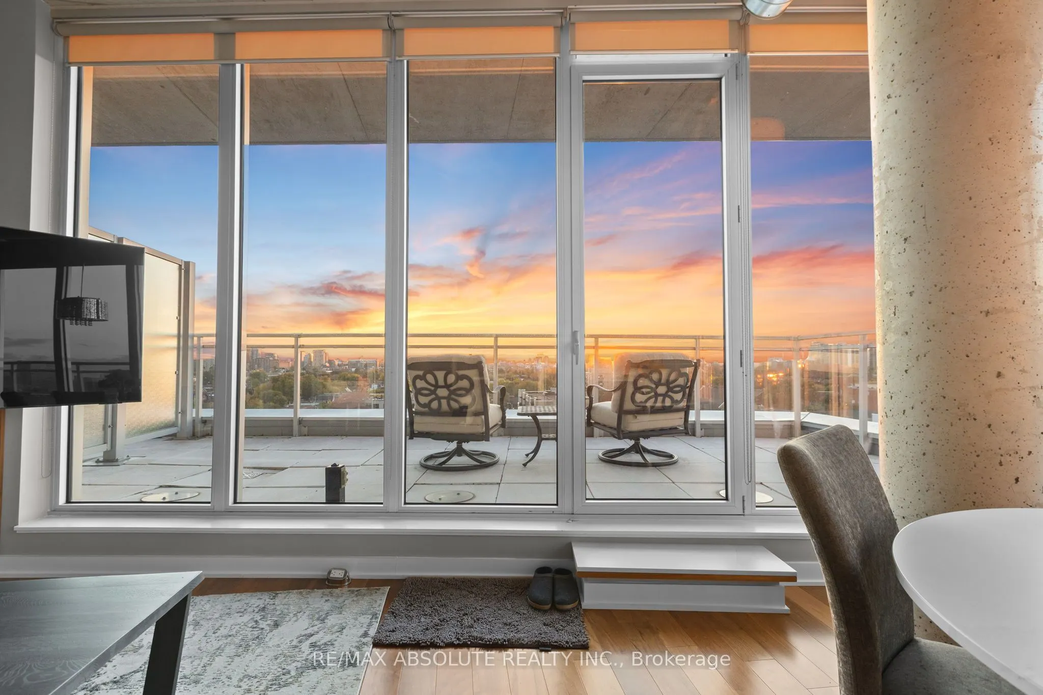 354 Gladstone Avenue, #906
