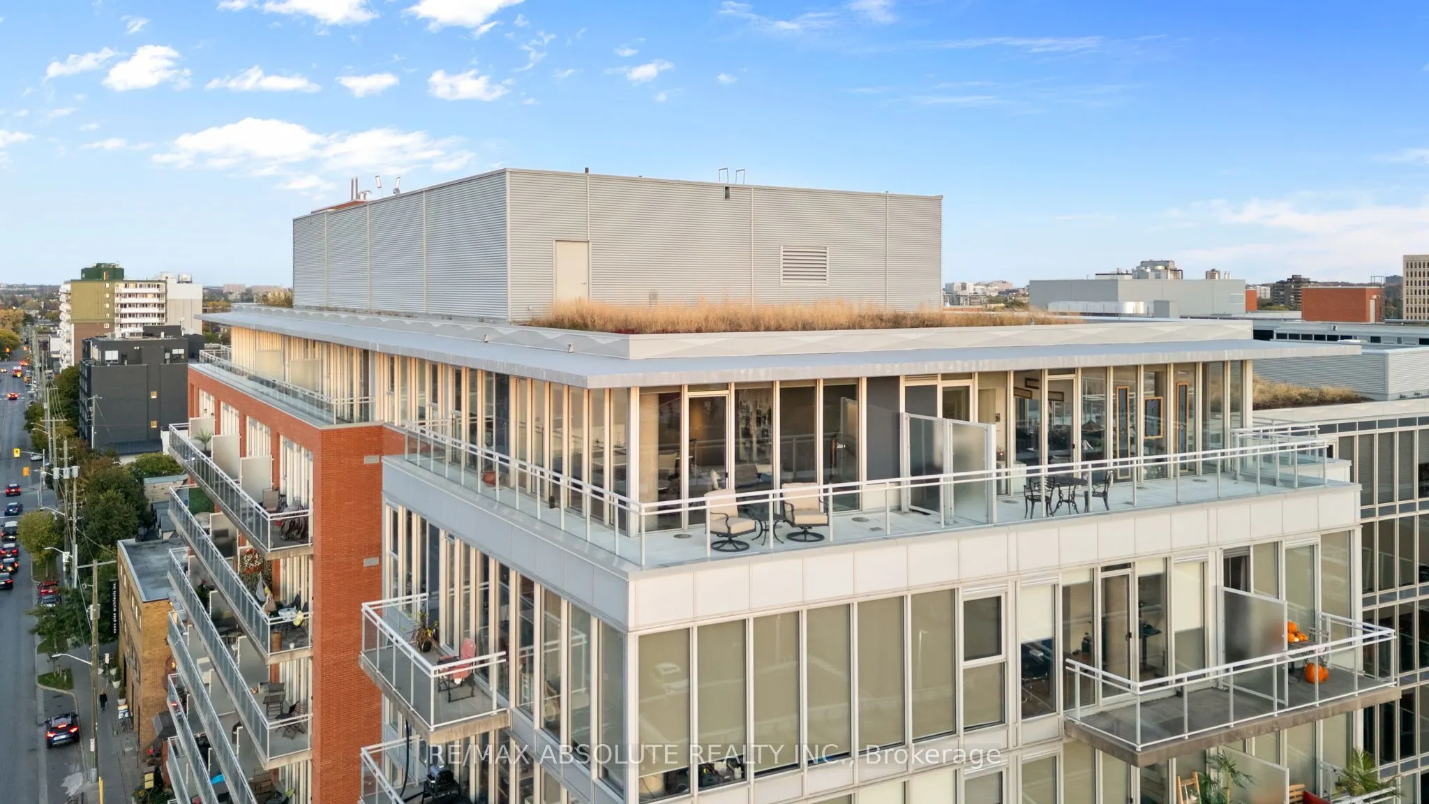 354 Gladstone Avenue, #906