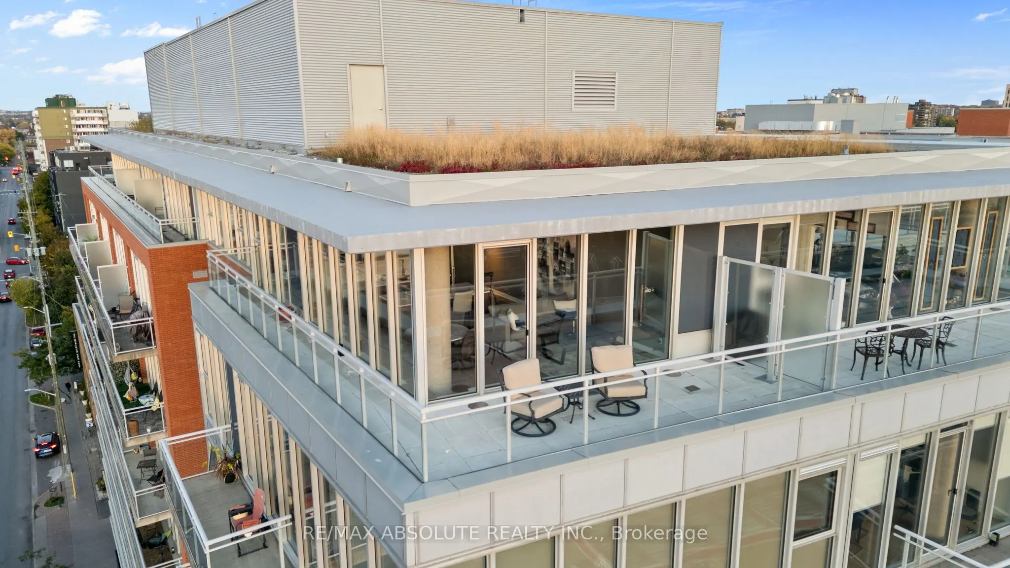 354 Gladstone Avenue, #906