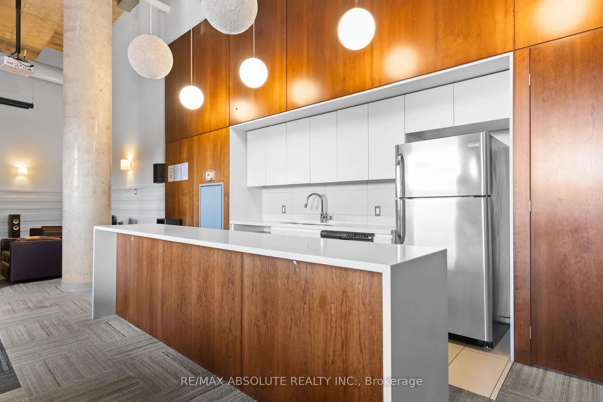 354 Gladstone Avenue, #906