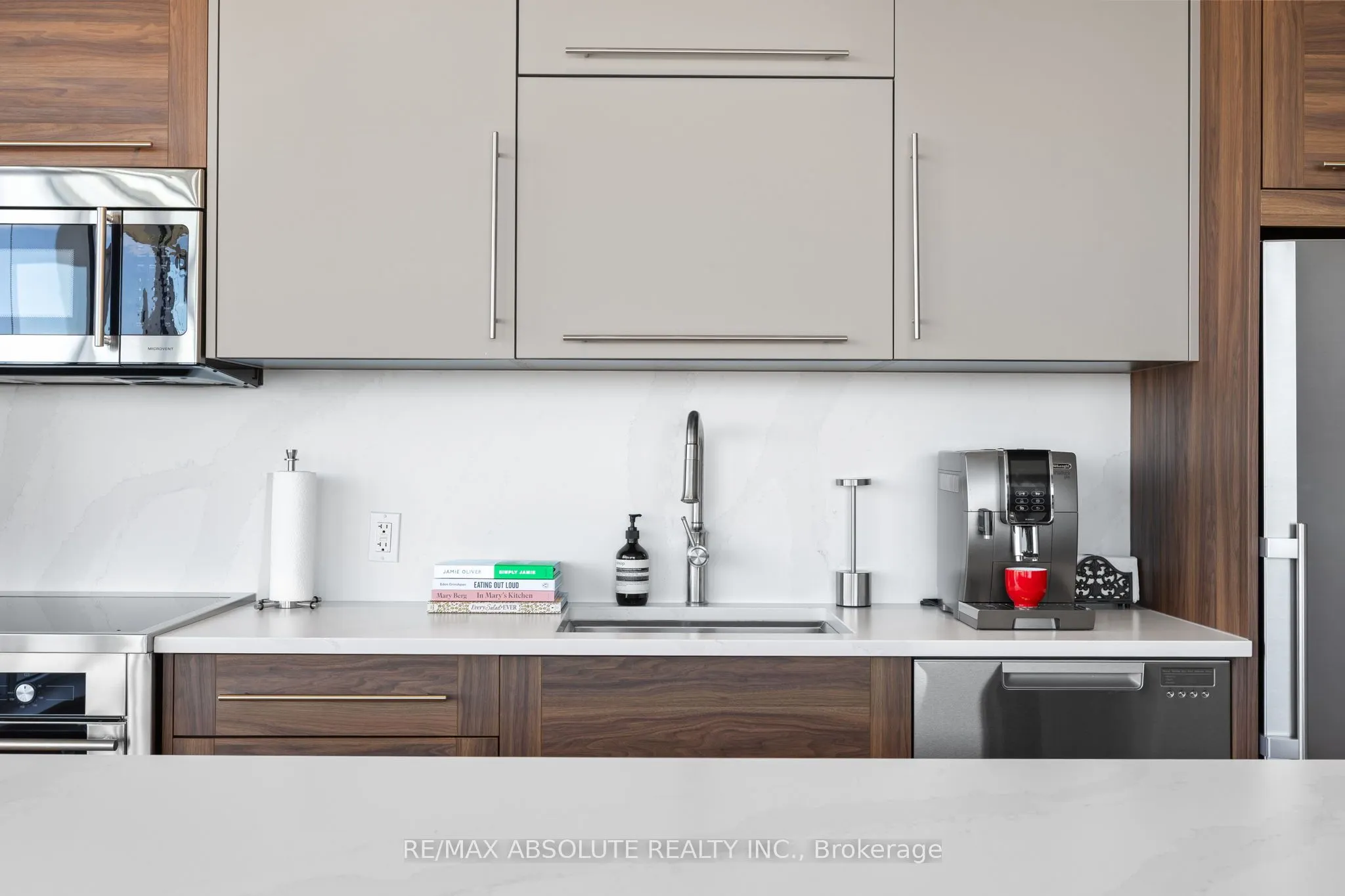 354 Gladstone Avenue, #906