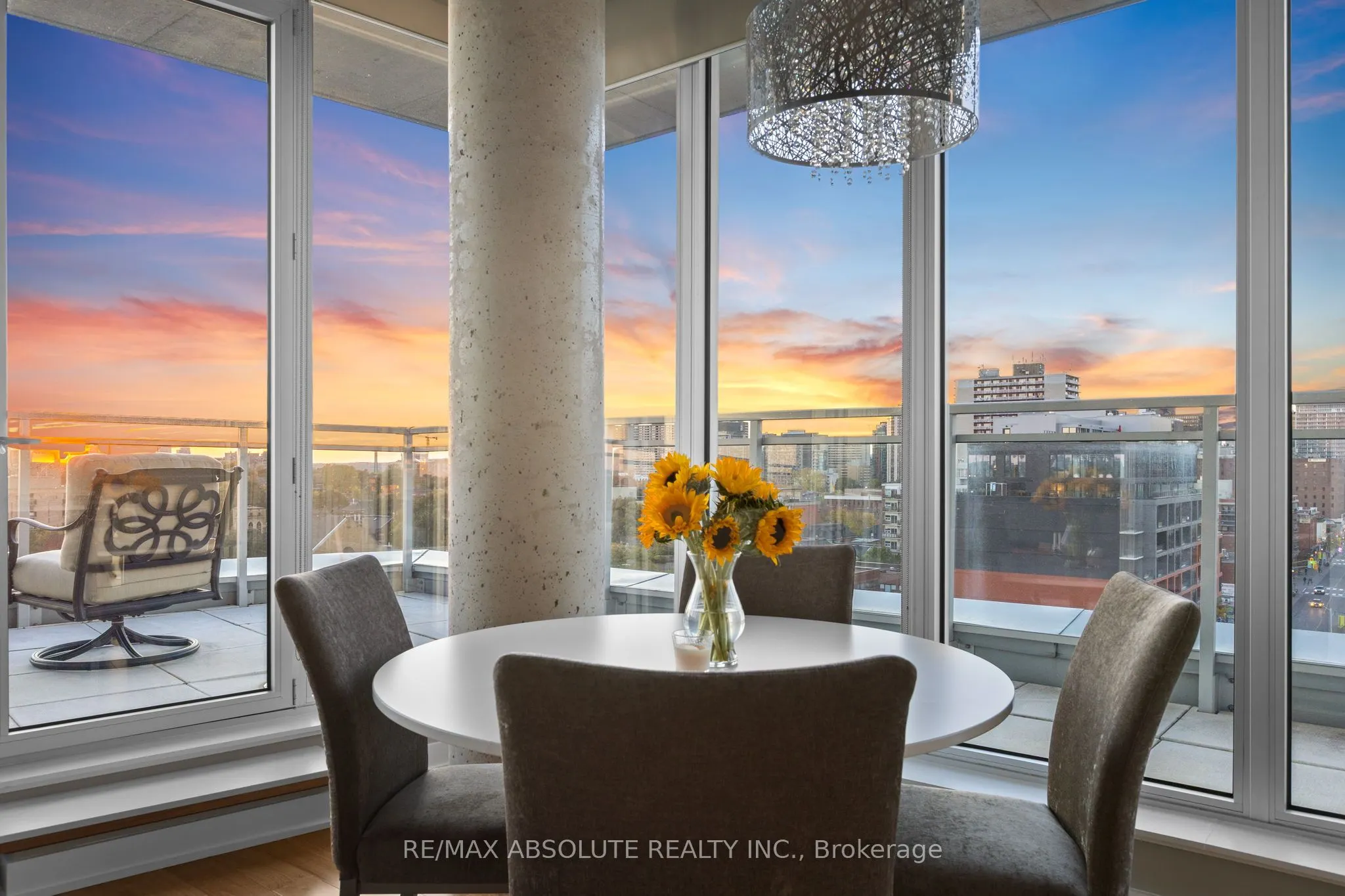 354 Gladstone Avenue, #906