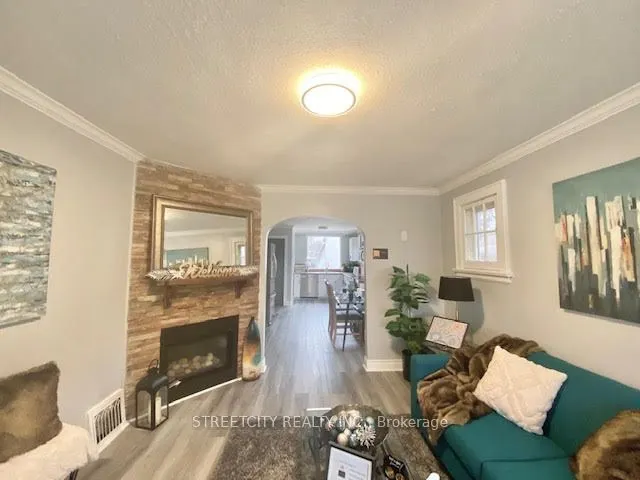 21 Eastman Avenue