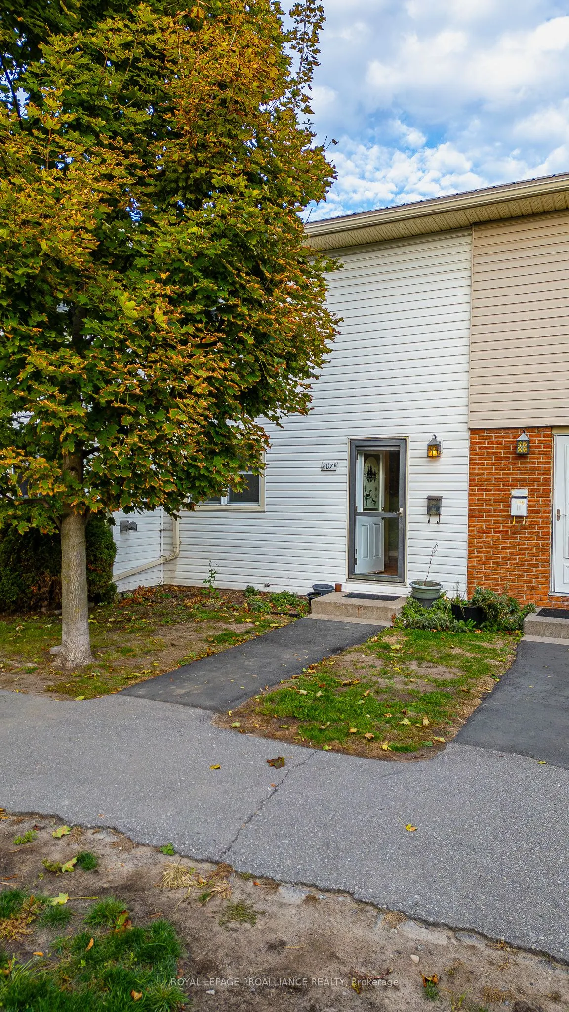 207D North Park Street, #39