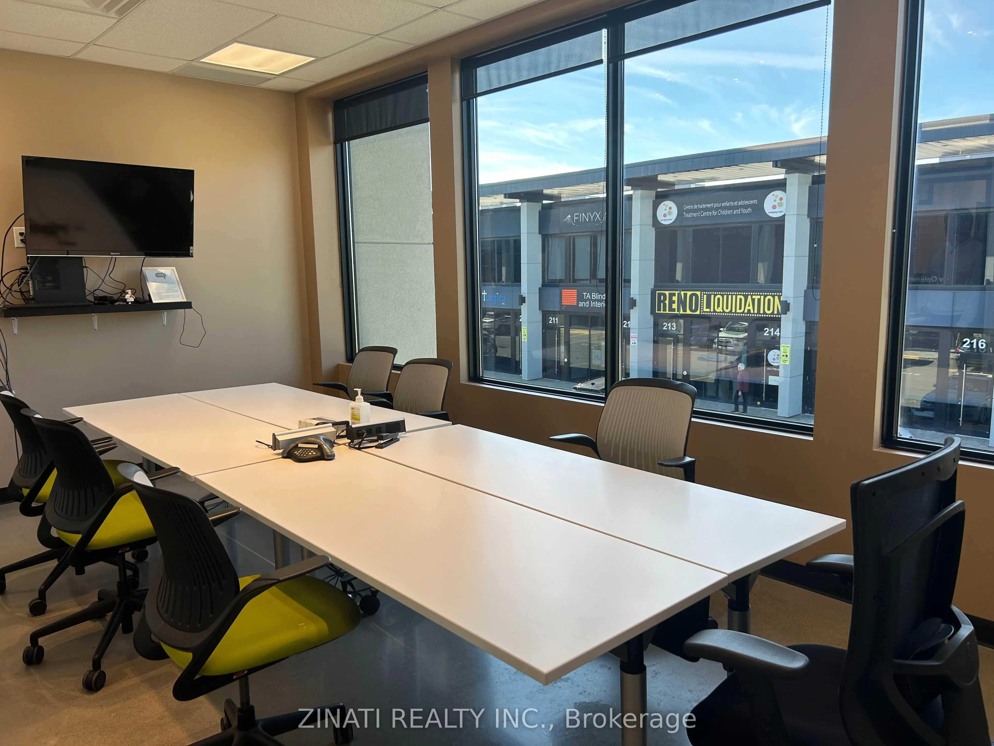 2310 St. Laurent Boulevard, #318