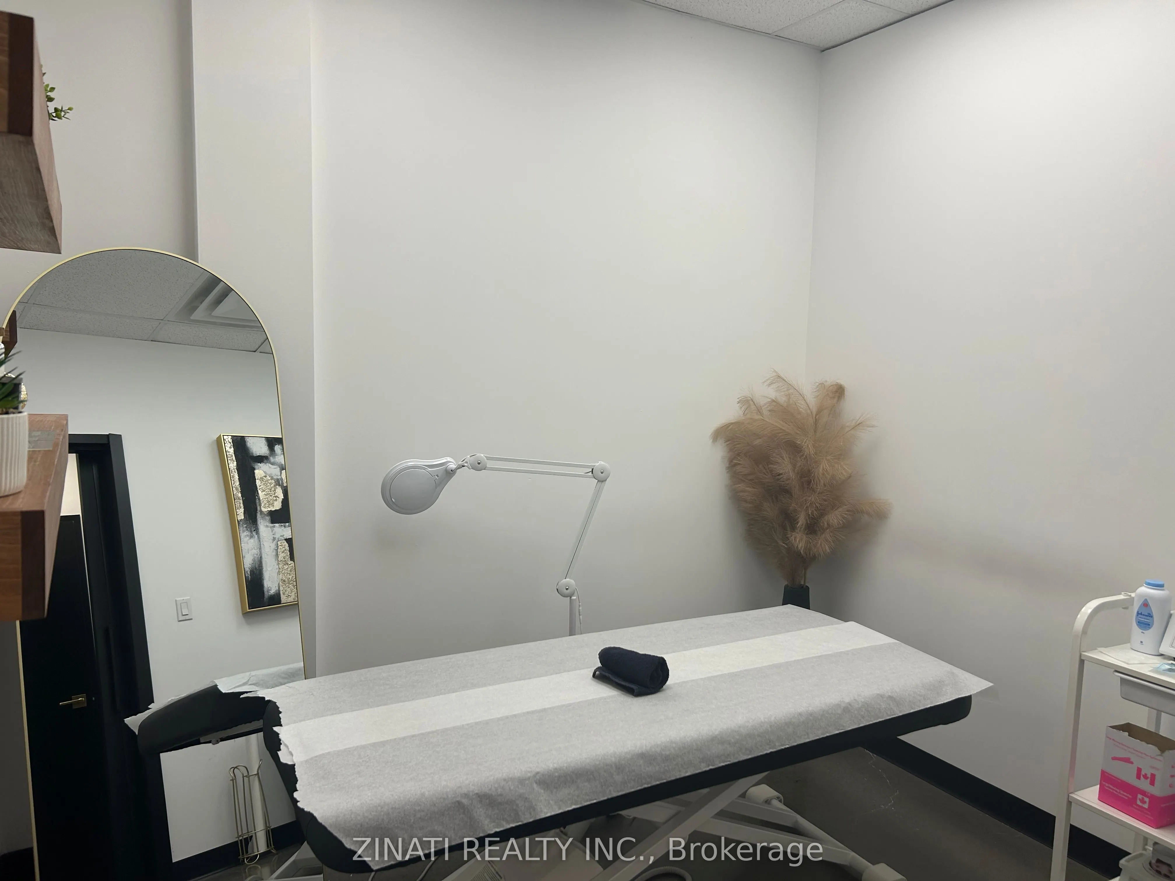 2310 St. Laurent Boulevard, #317