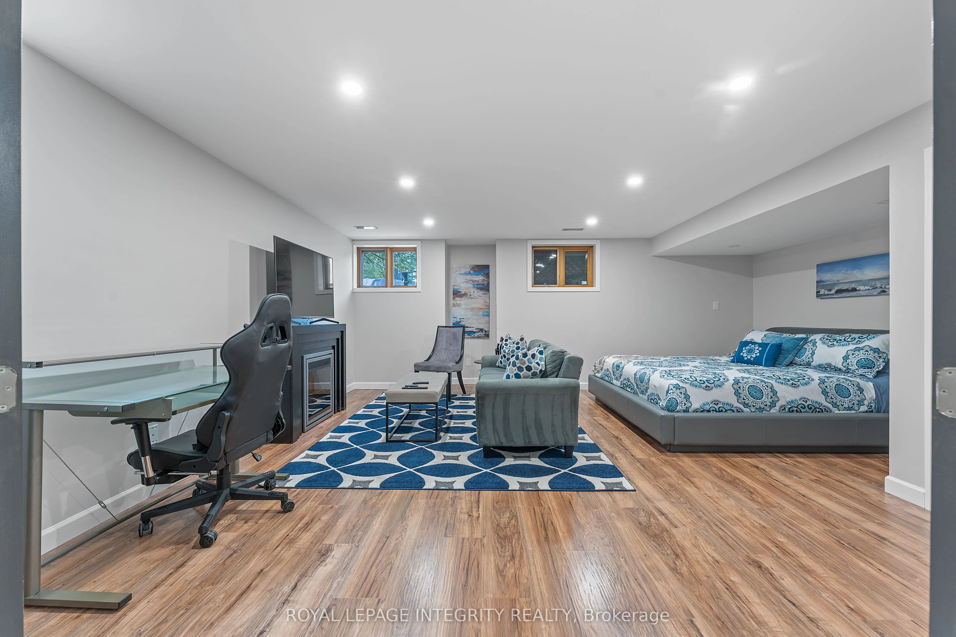 823 Petra Private