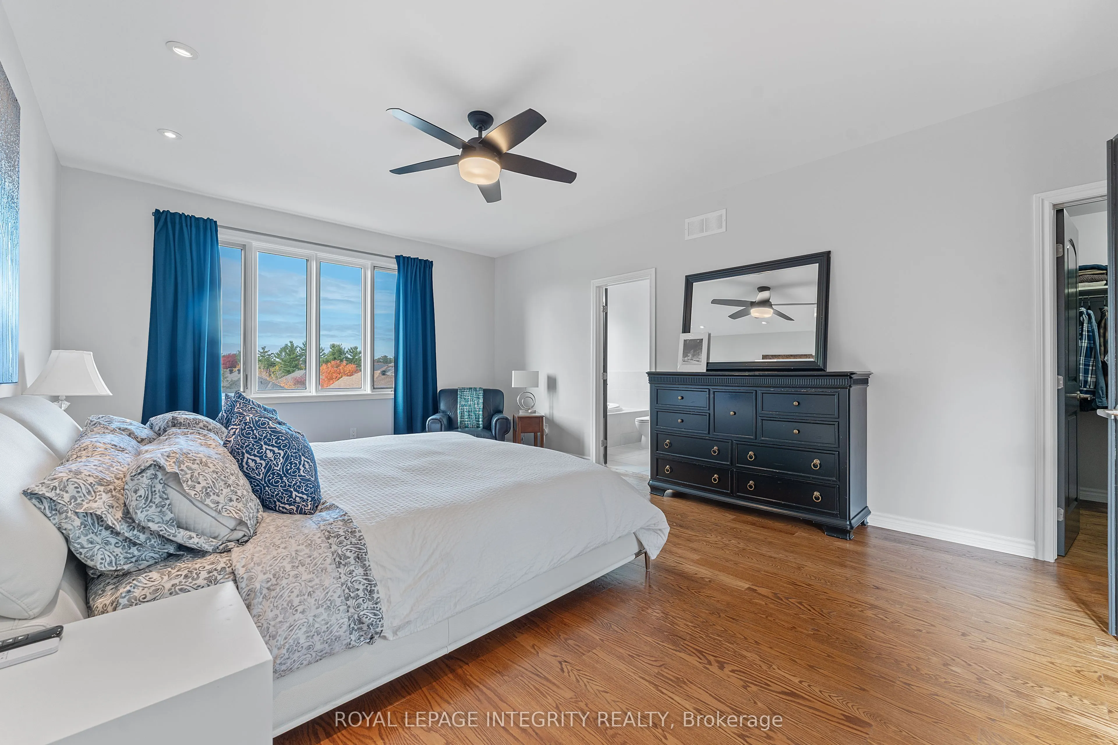823 Petra Private