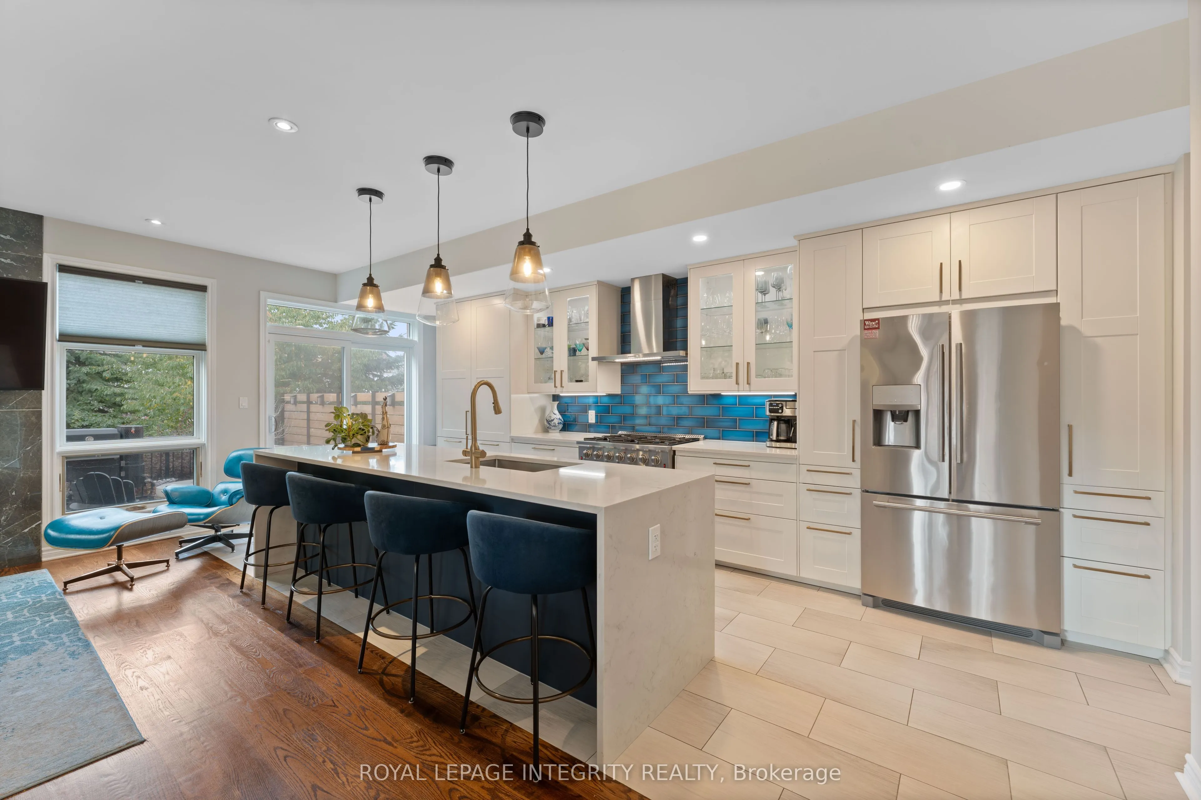 823 Petra Private