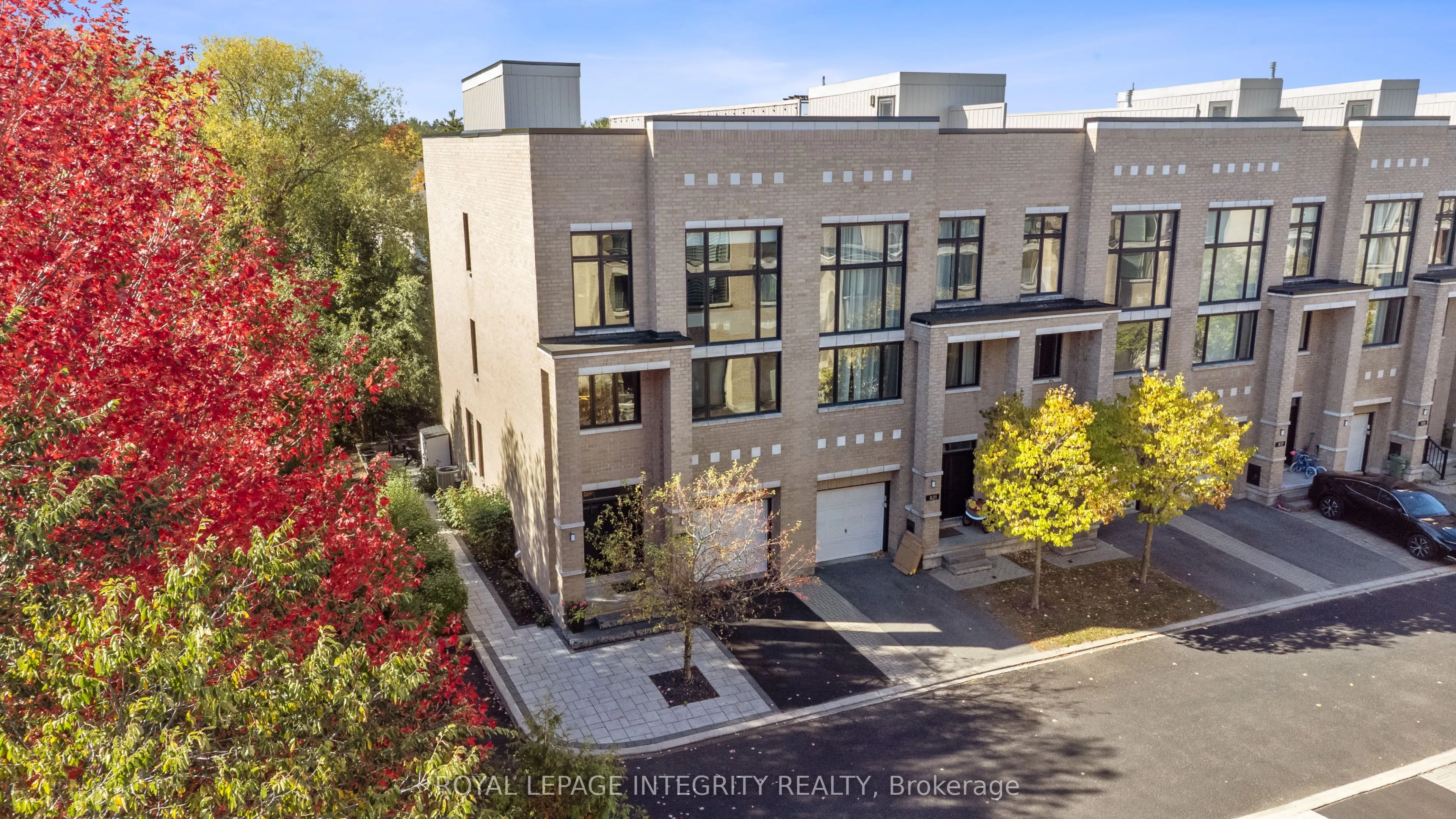 823 Petra Private