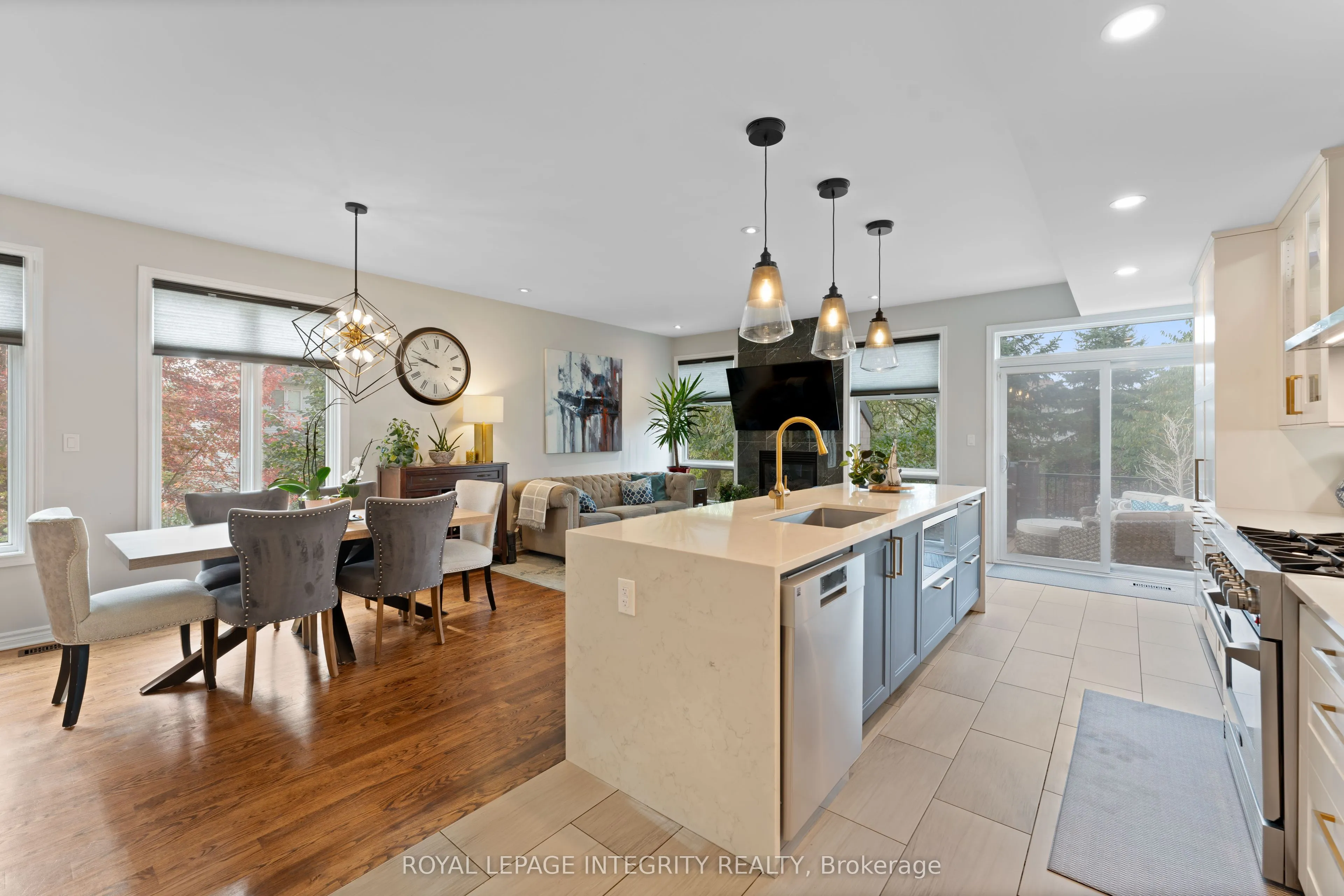 823 Petra Private