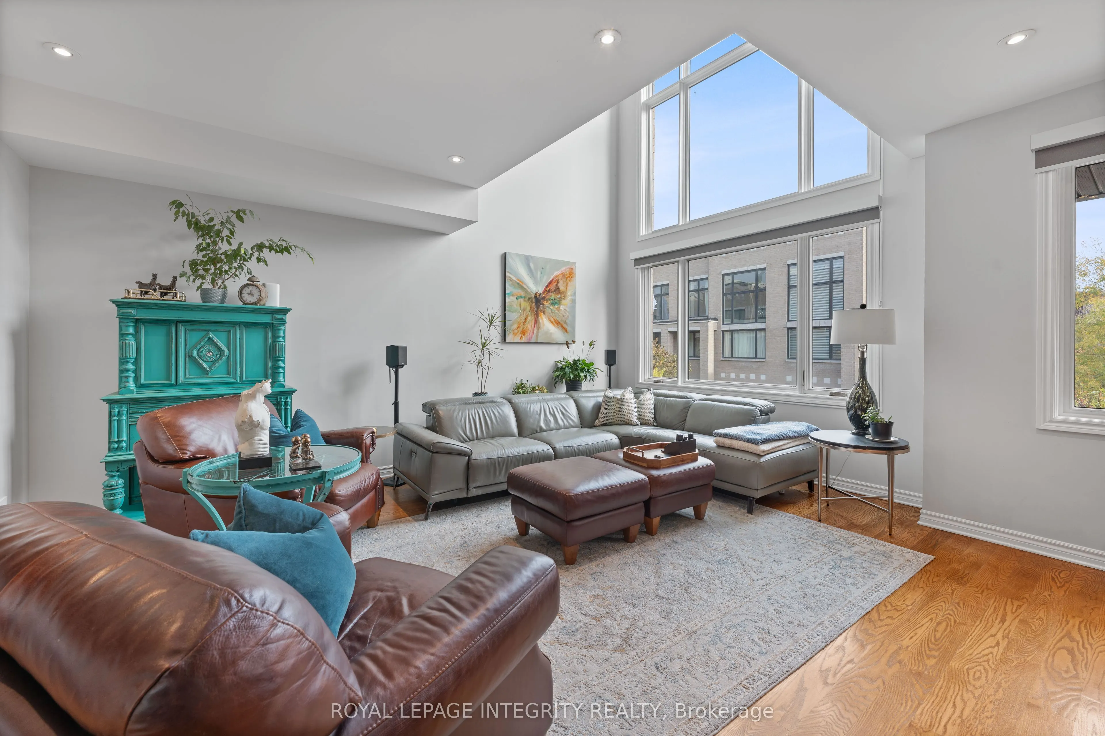823 Petra Private