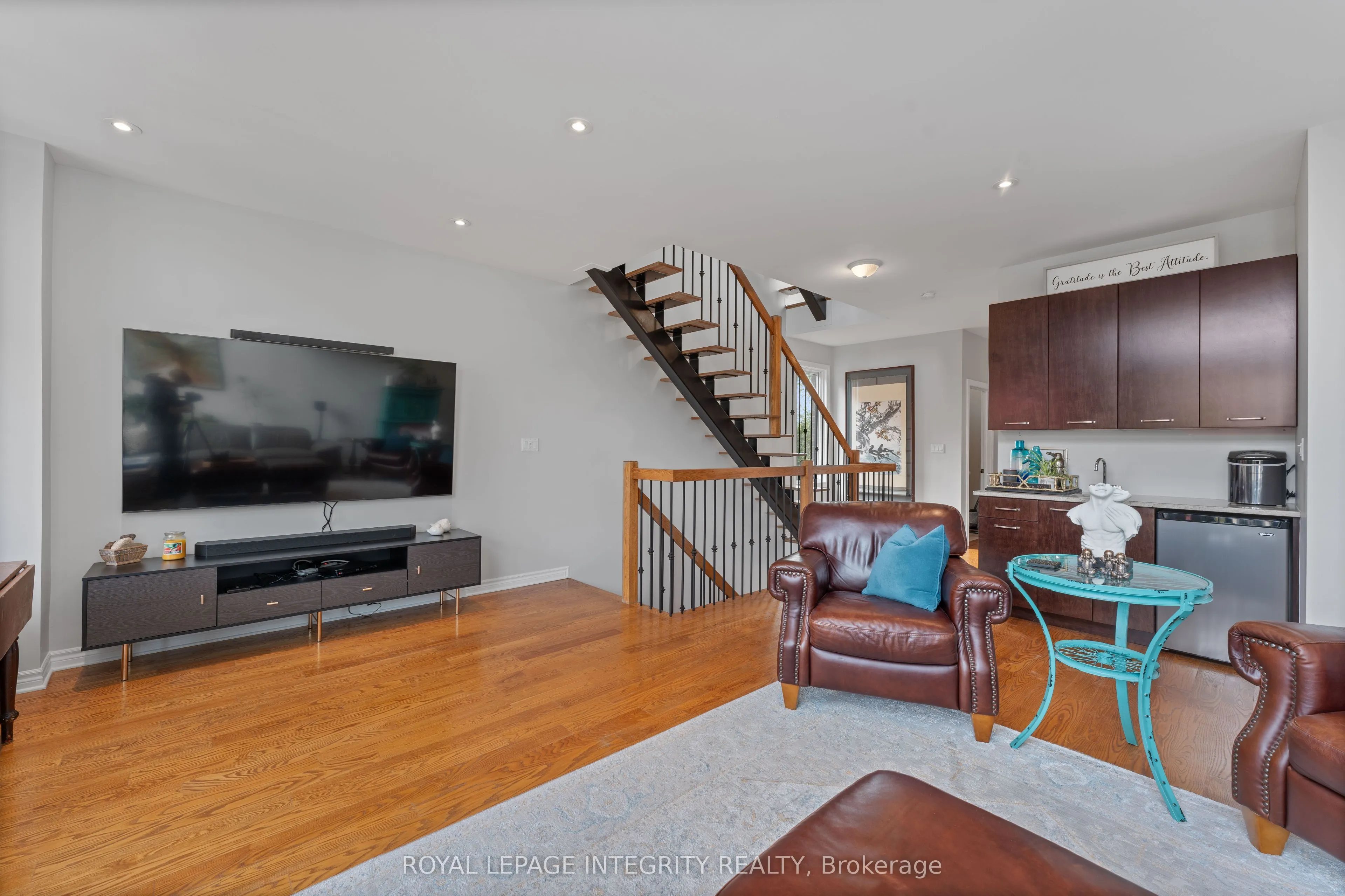 823 Petra Private