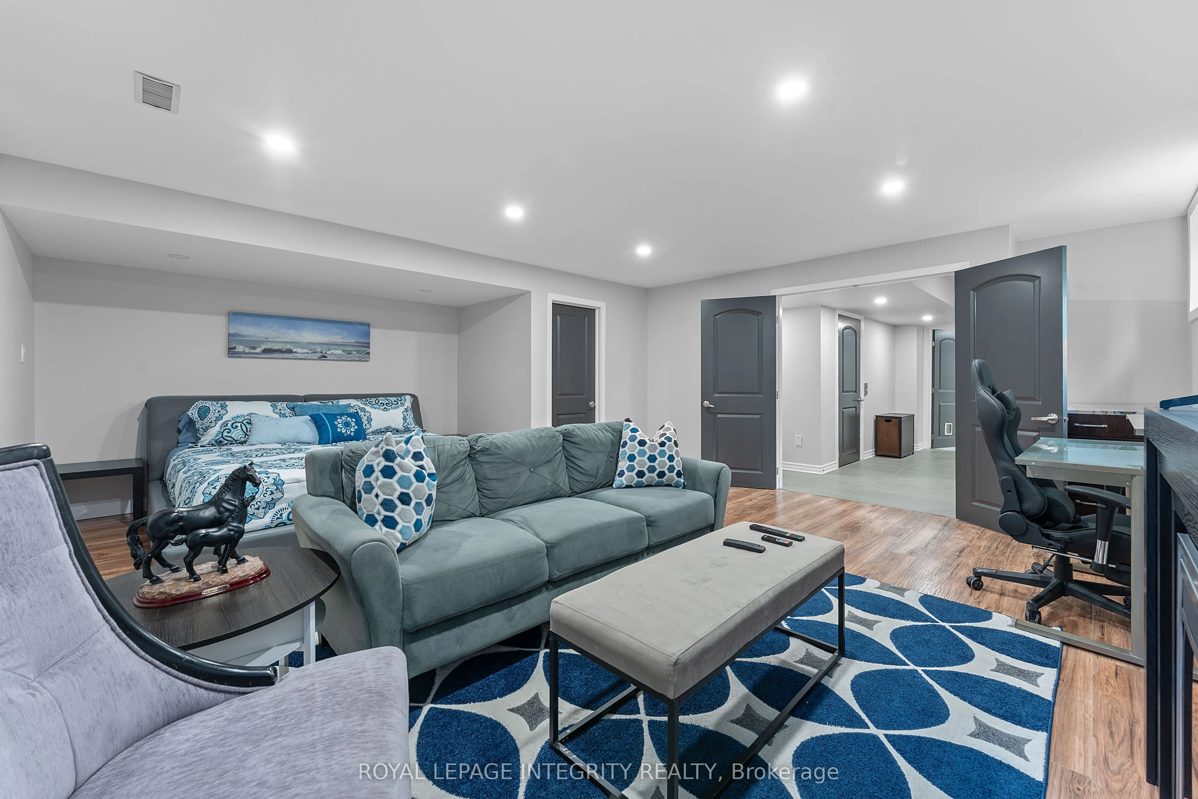 823 Petra Private