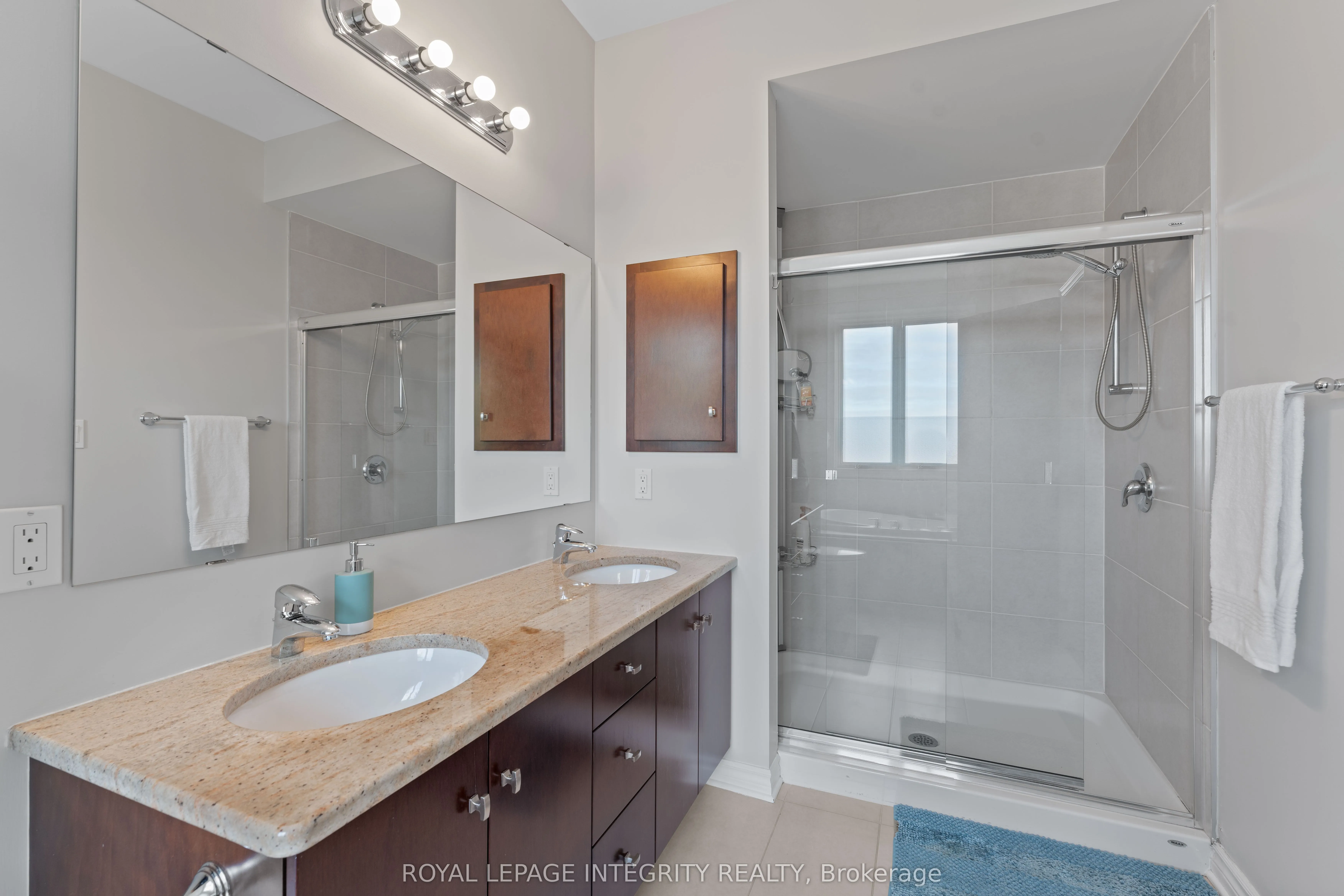 823 Petra Private