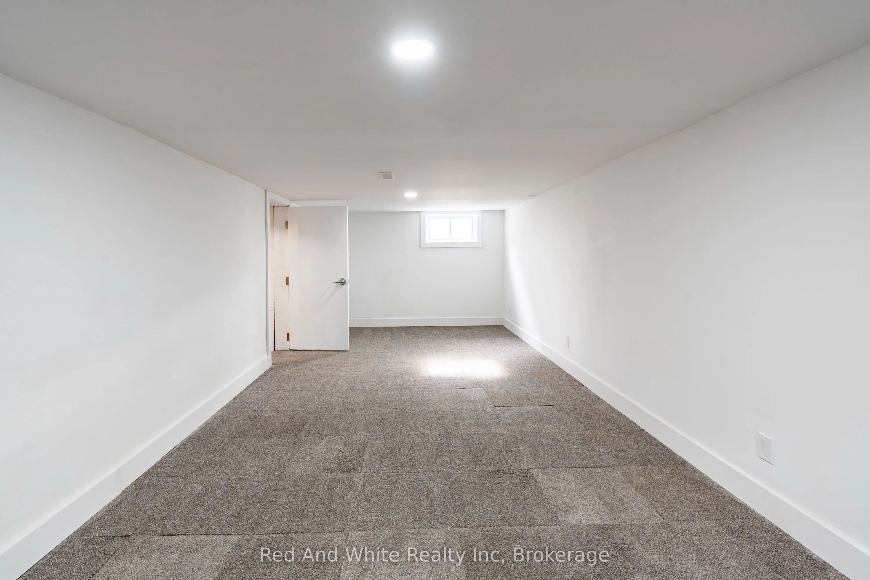 110 Ellis Crescent S