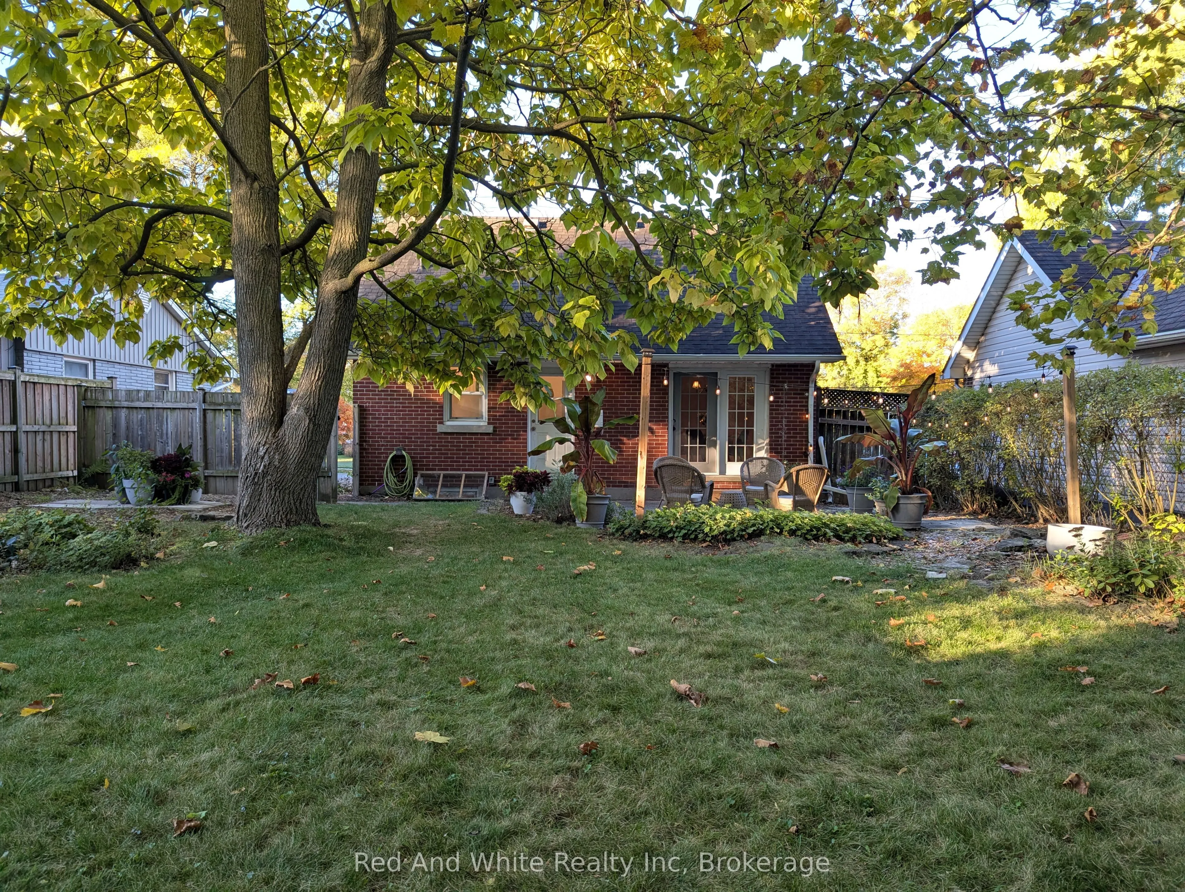 110 Ellis Crescent S