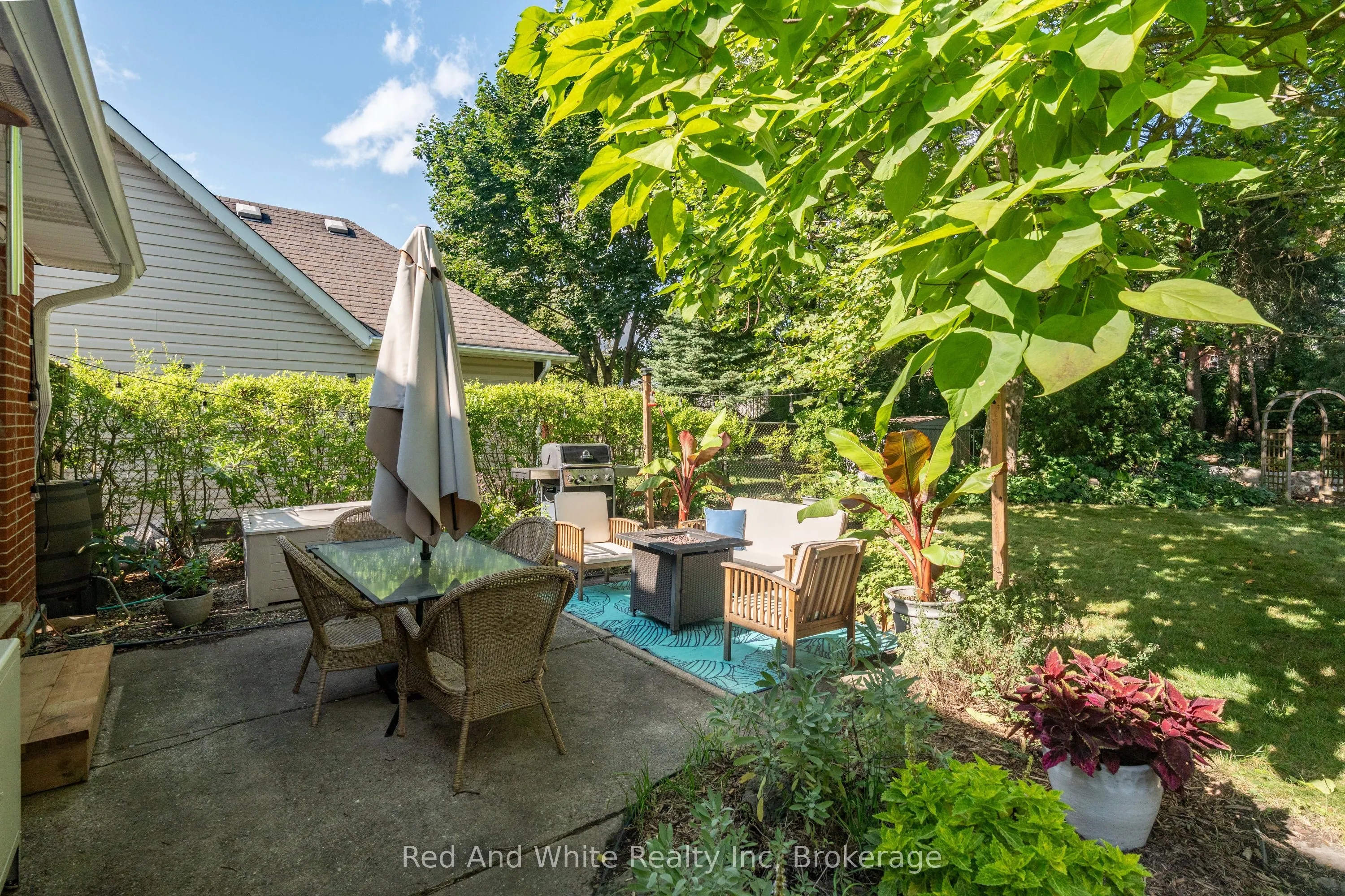 110 Ellis Crescent S