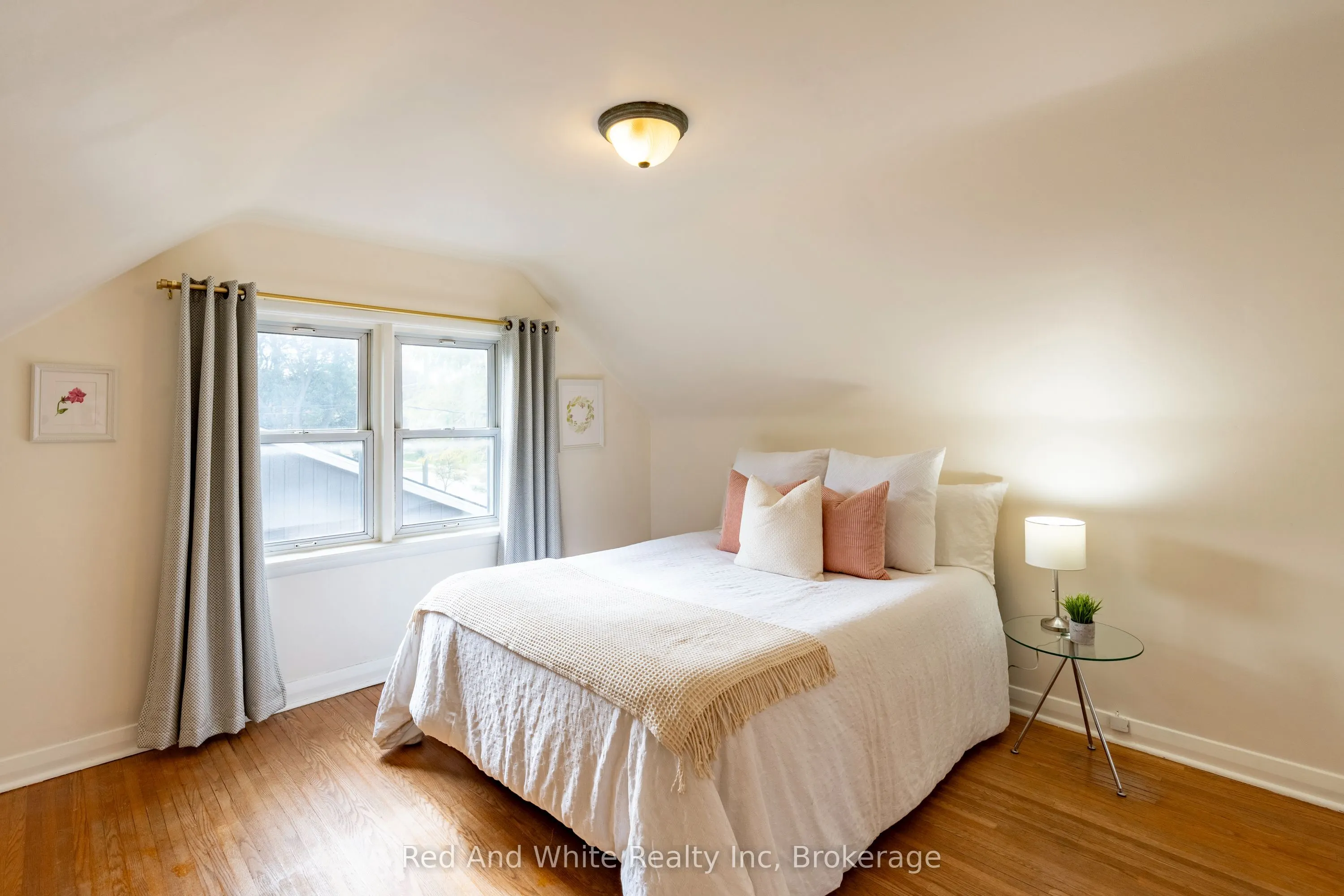 110 Ellis Crescent S