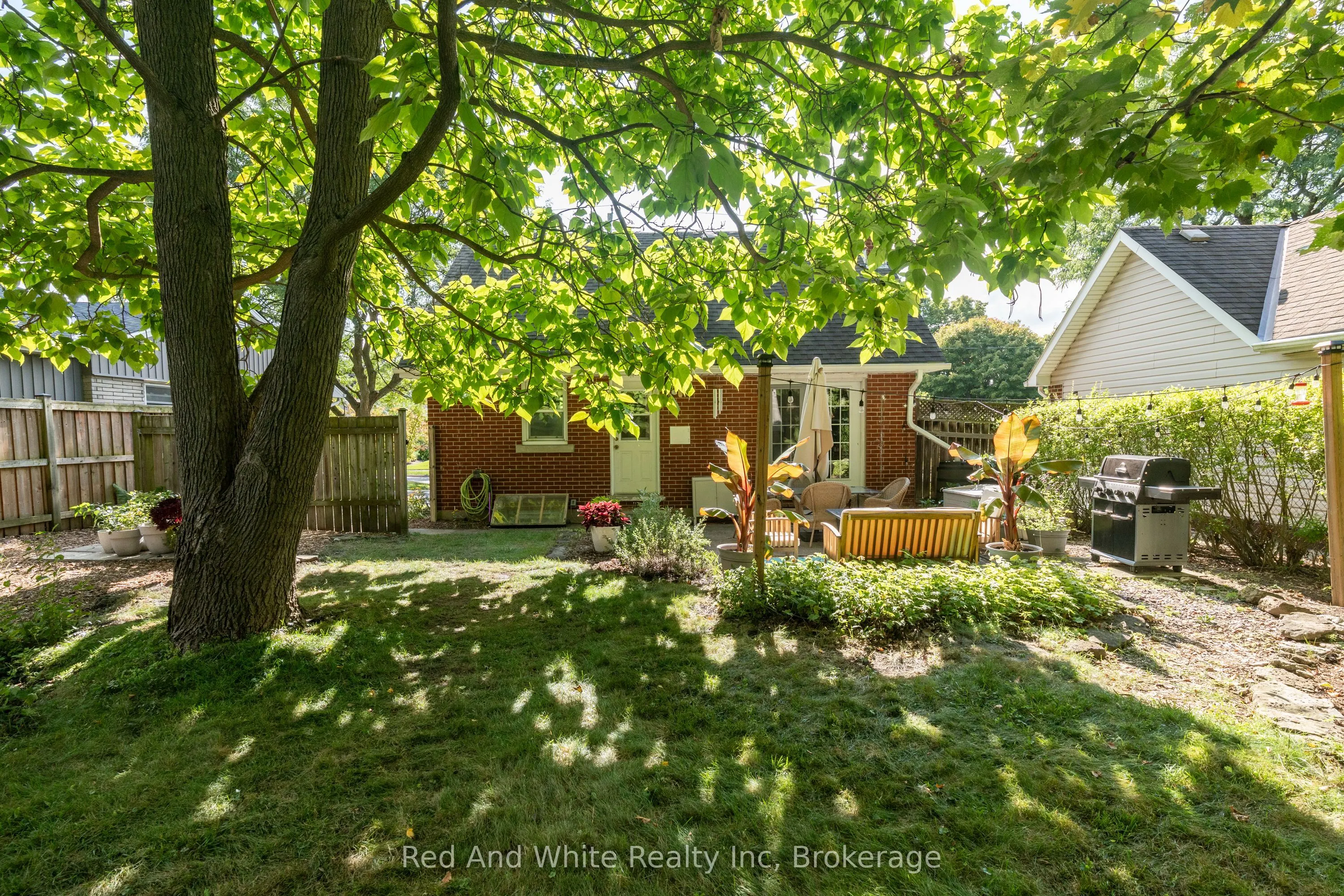 110 Ellis Crescent S