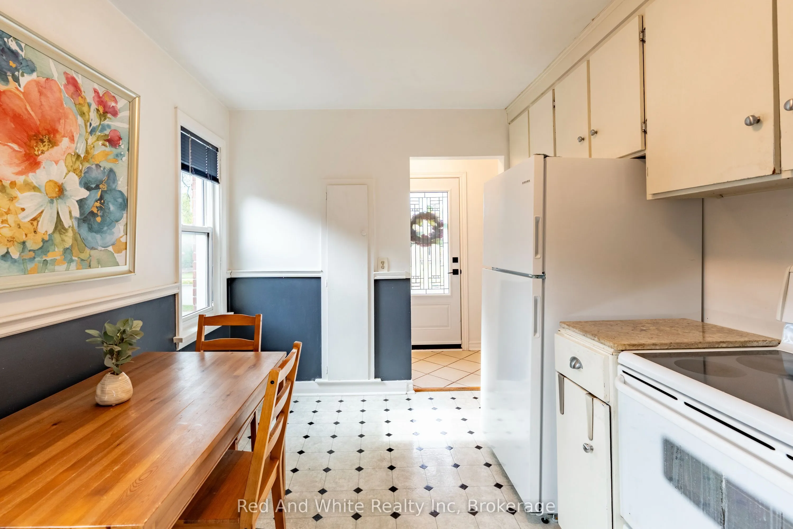 110 Ellis Crescent S