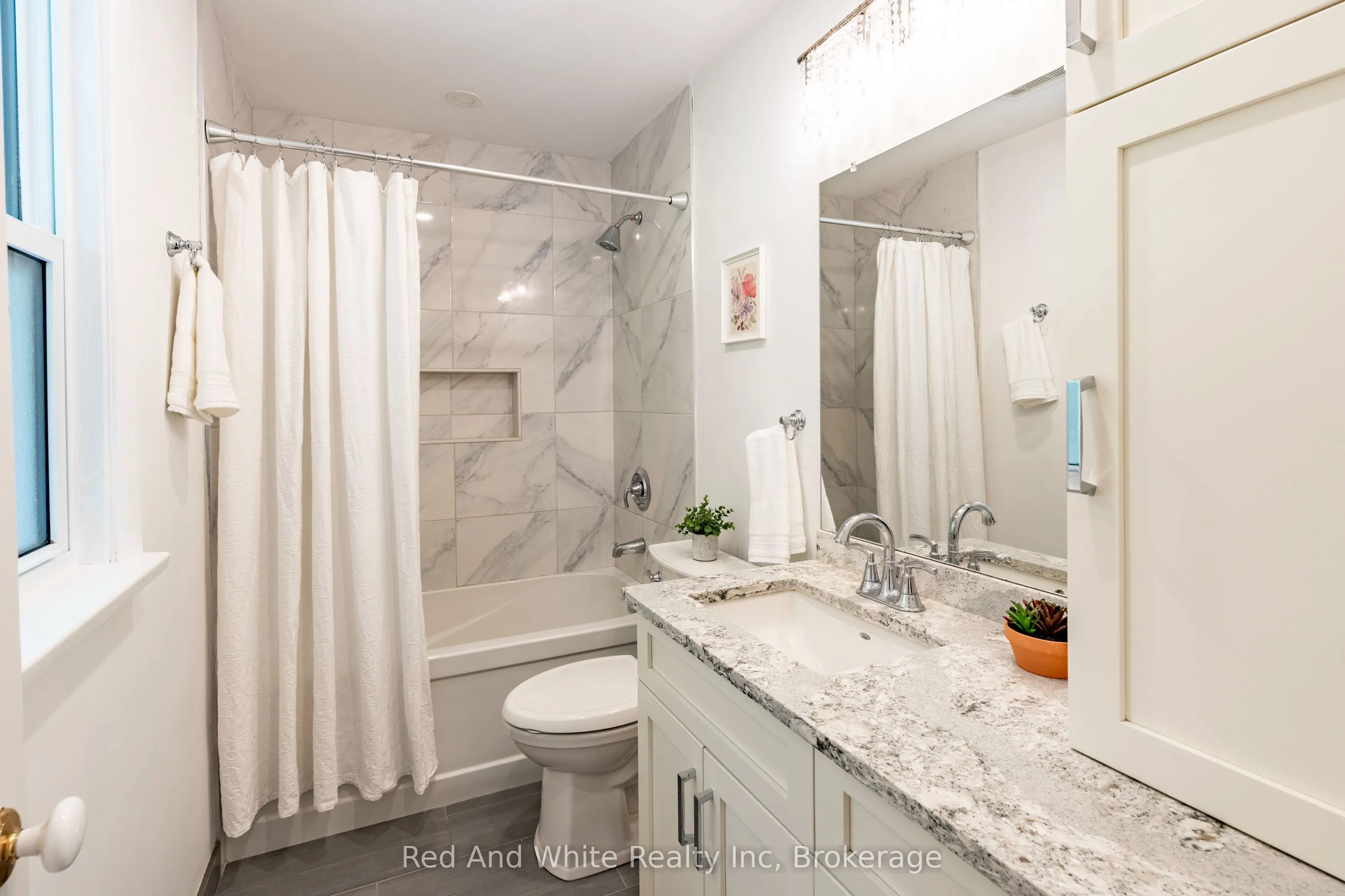 110 Ellis Crescent S