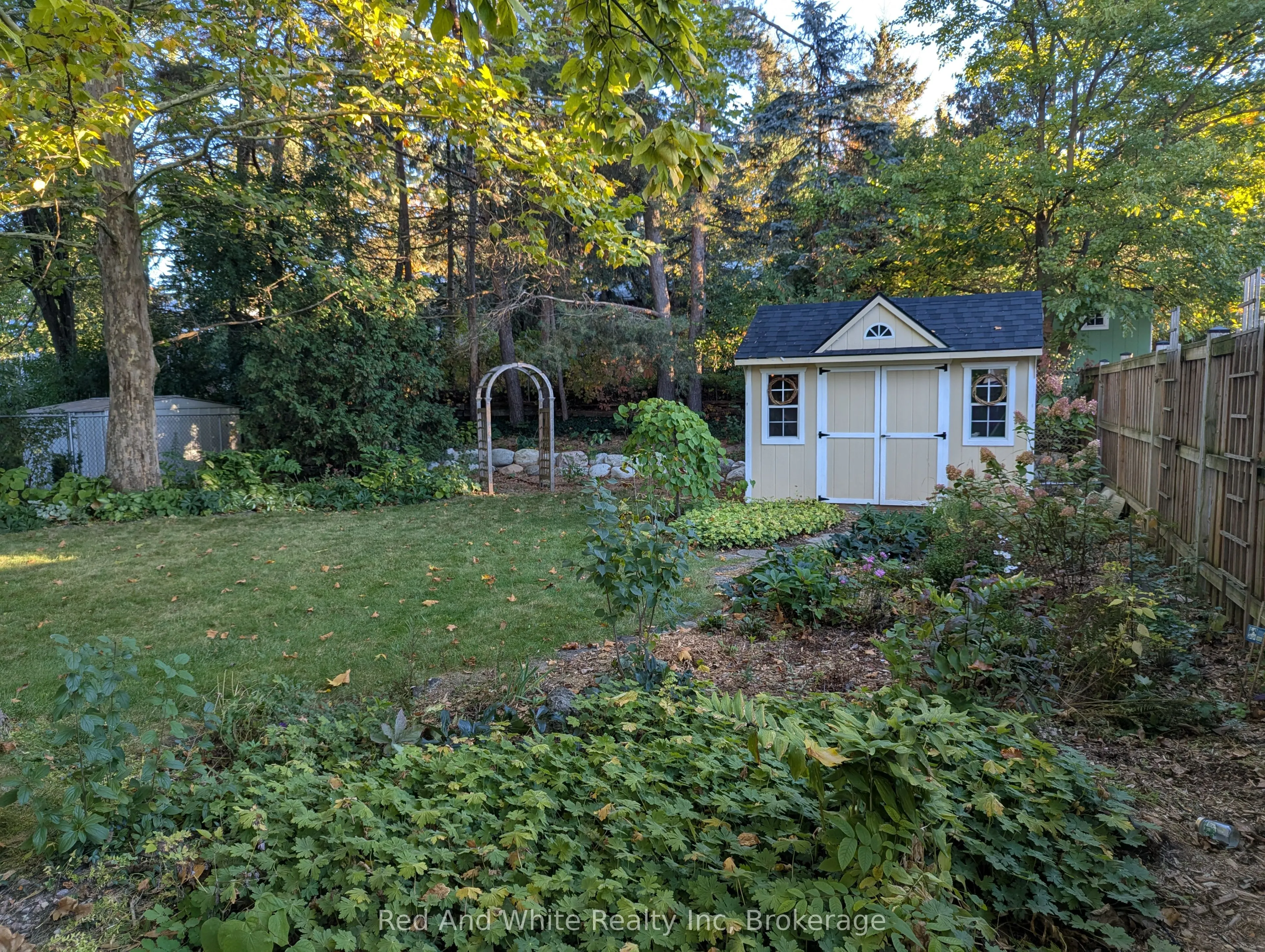 110 Ellis Crescent S