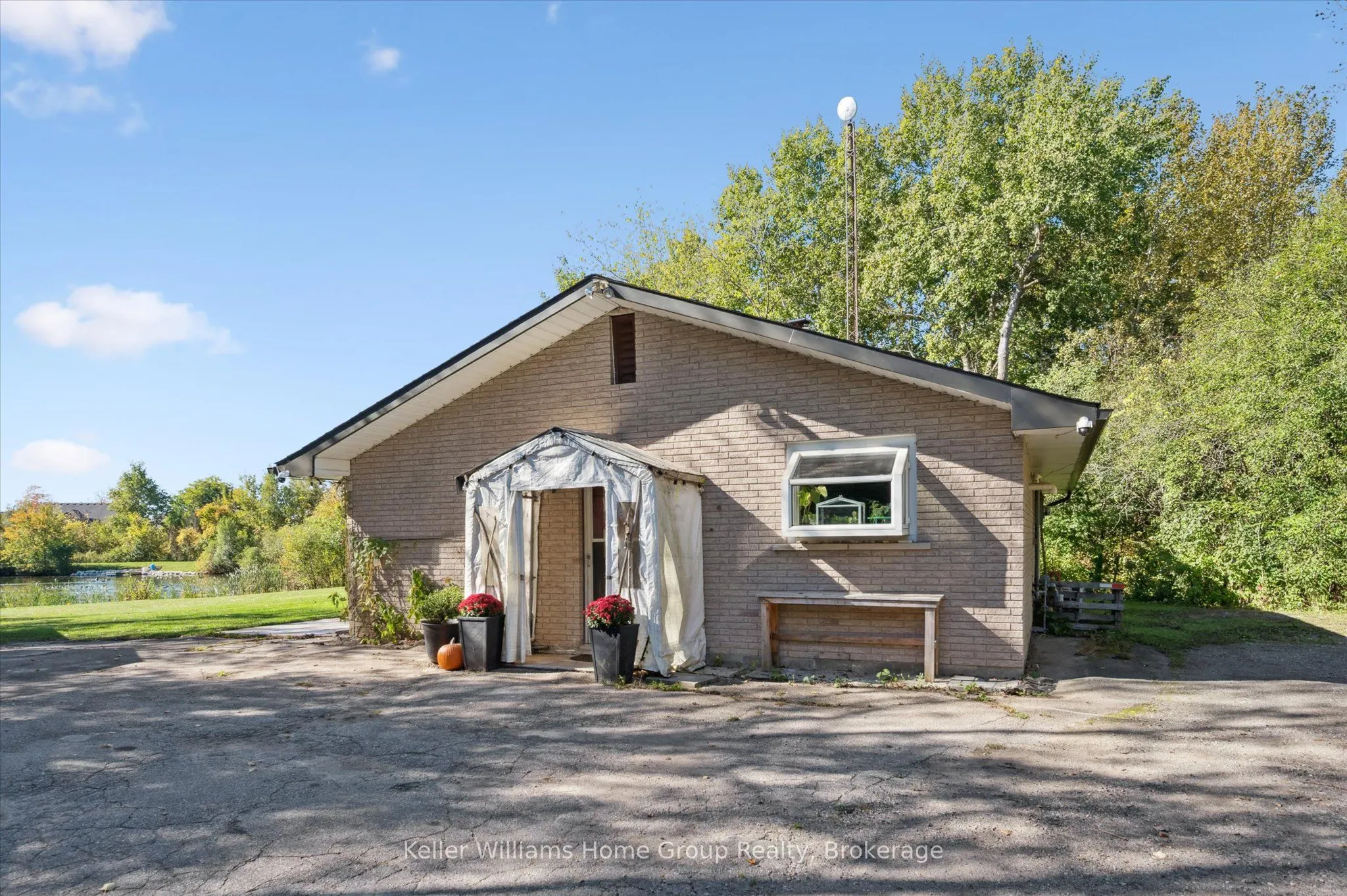 568 Black Street