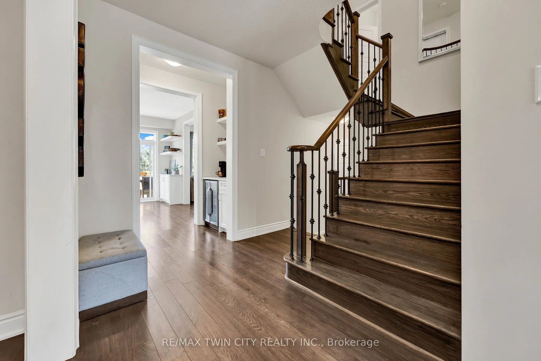 210 DOLMAN Street