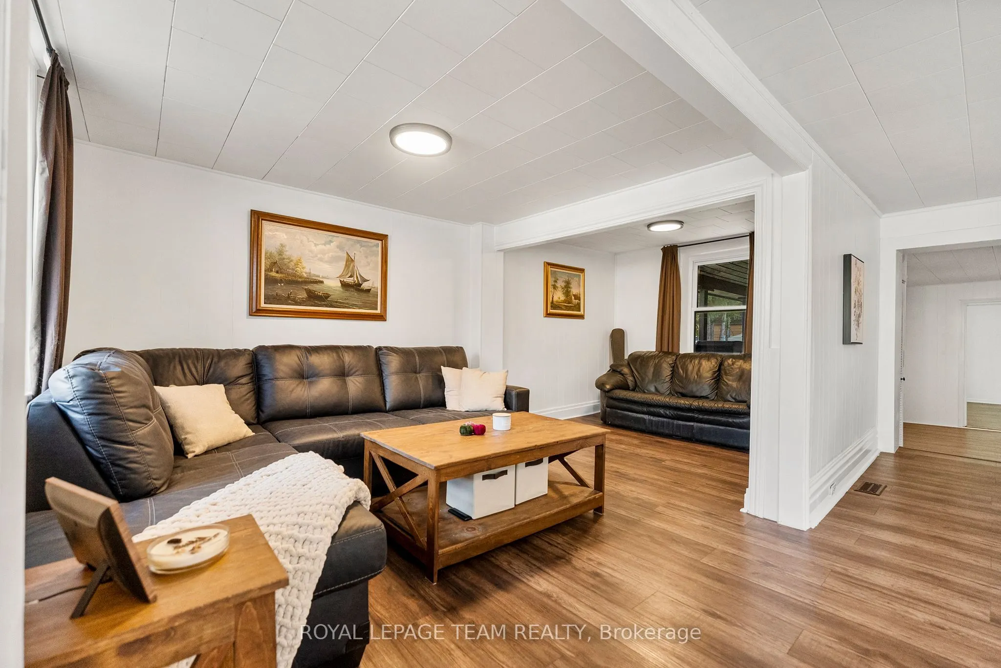 145 Munroe Avenue W