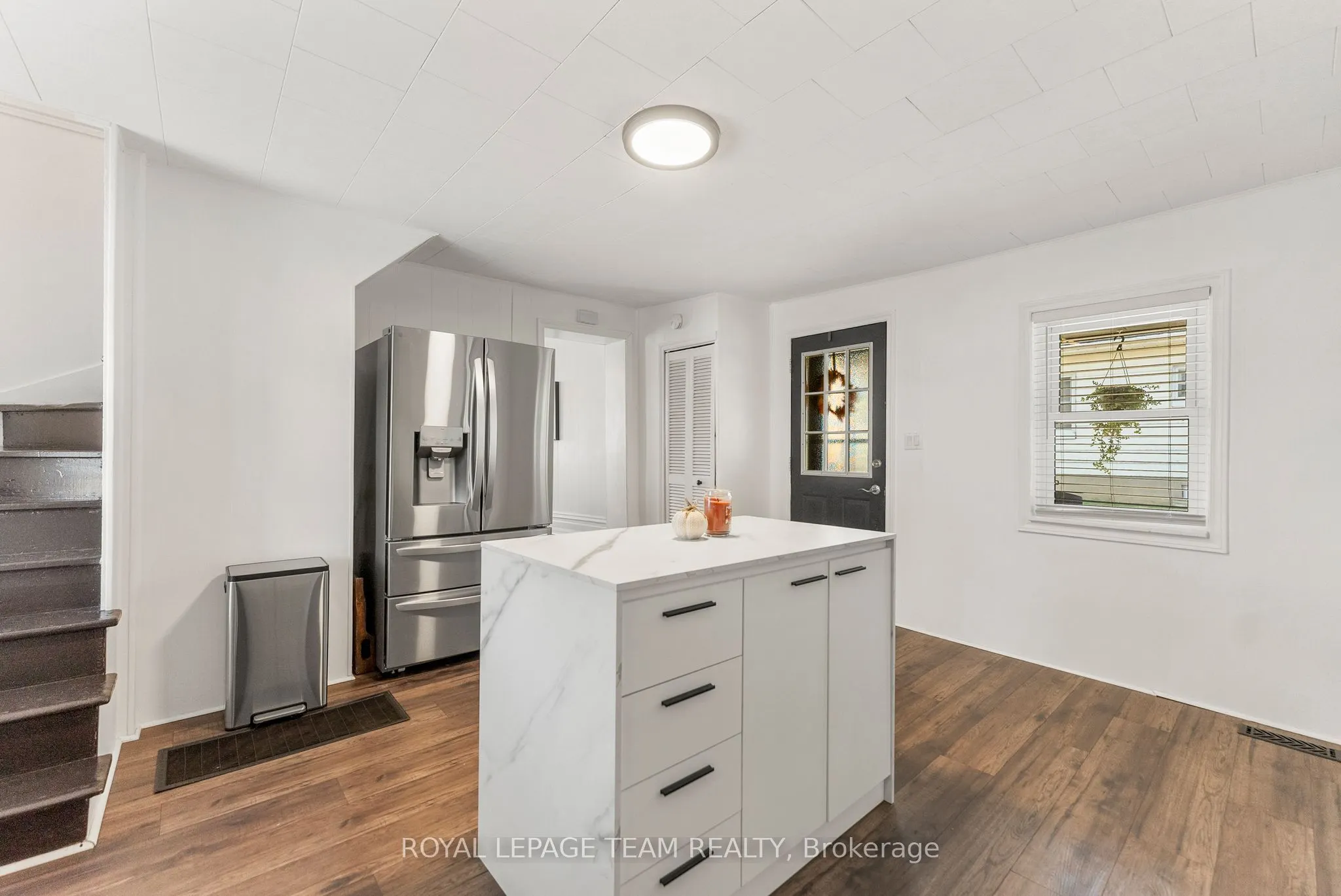 145 Munroe Avenue W