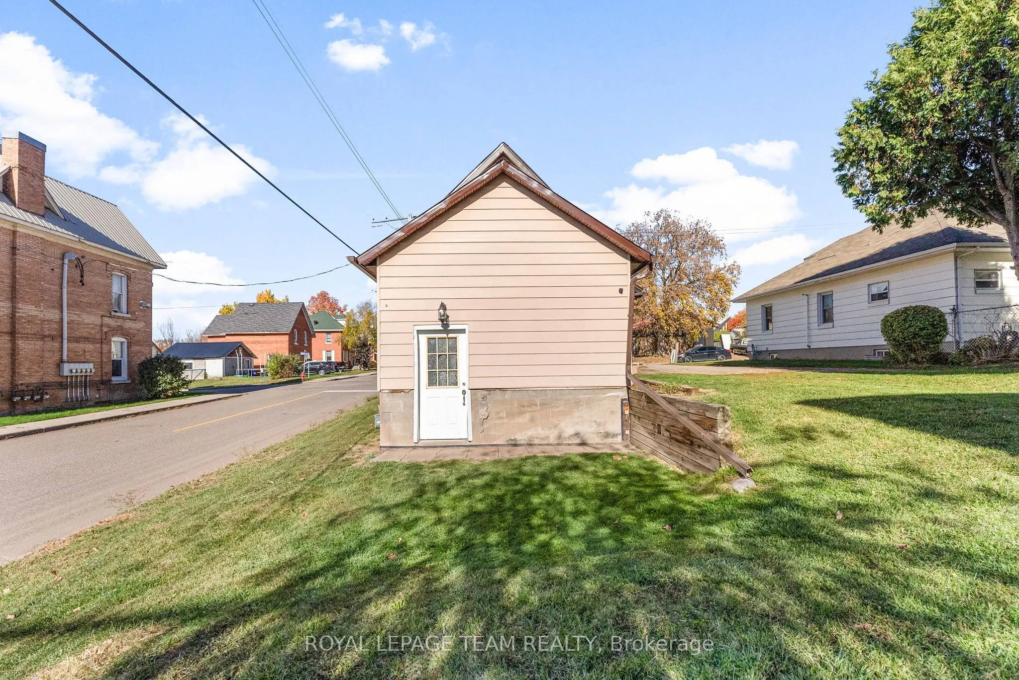 145 Munroe Avenue W