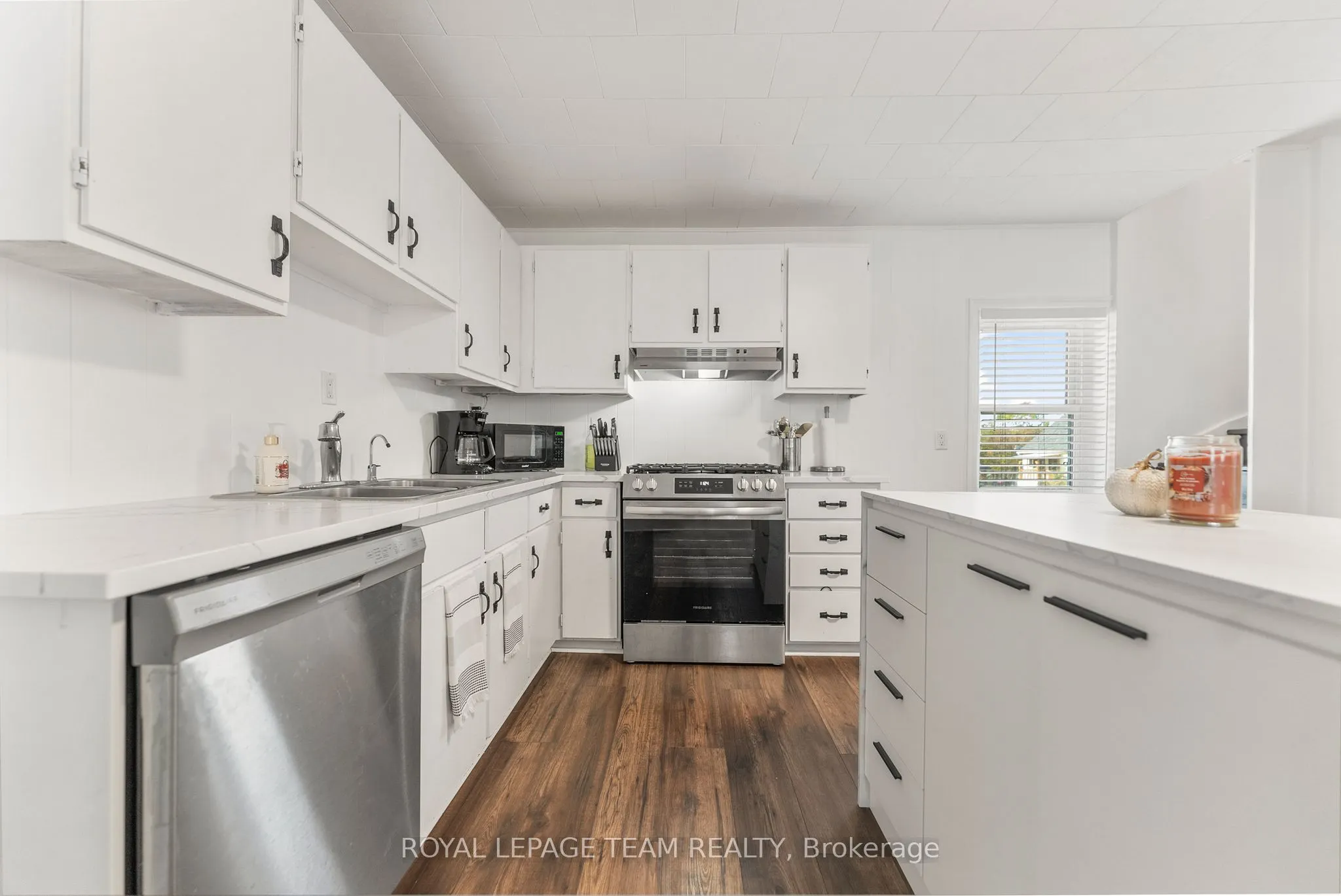145 Munroe Avenue W