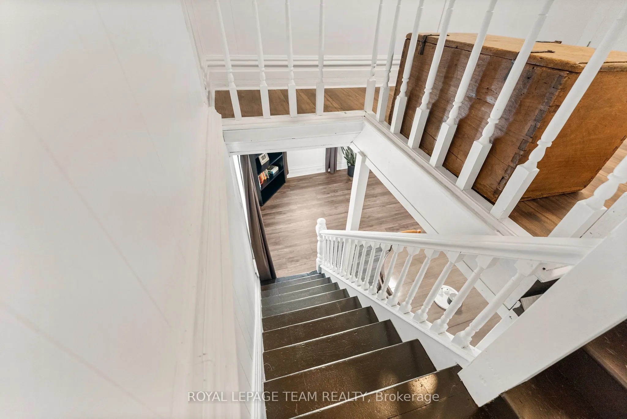 145 Munroe Avenue W