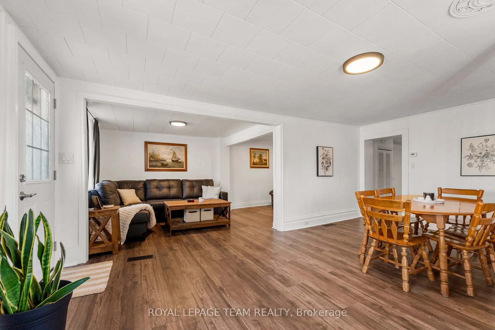 145 Munroe Avenue W