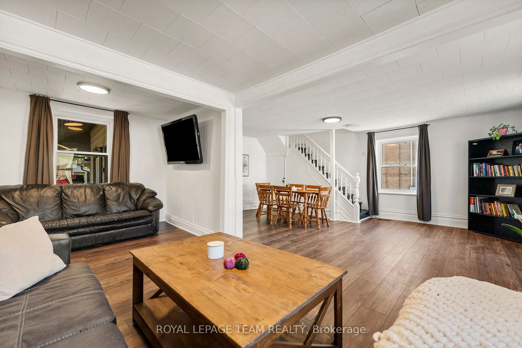 145 Munroe Avenue W