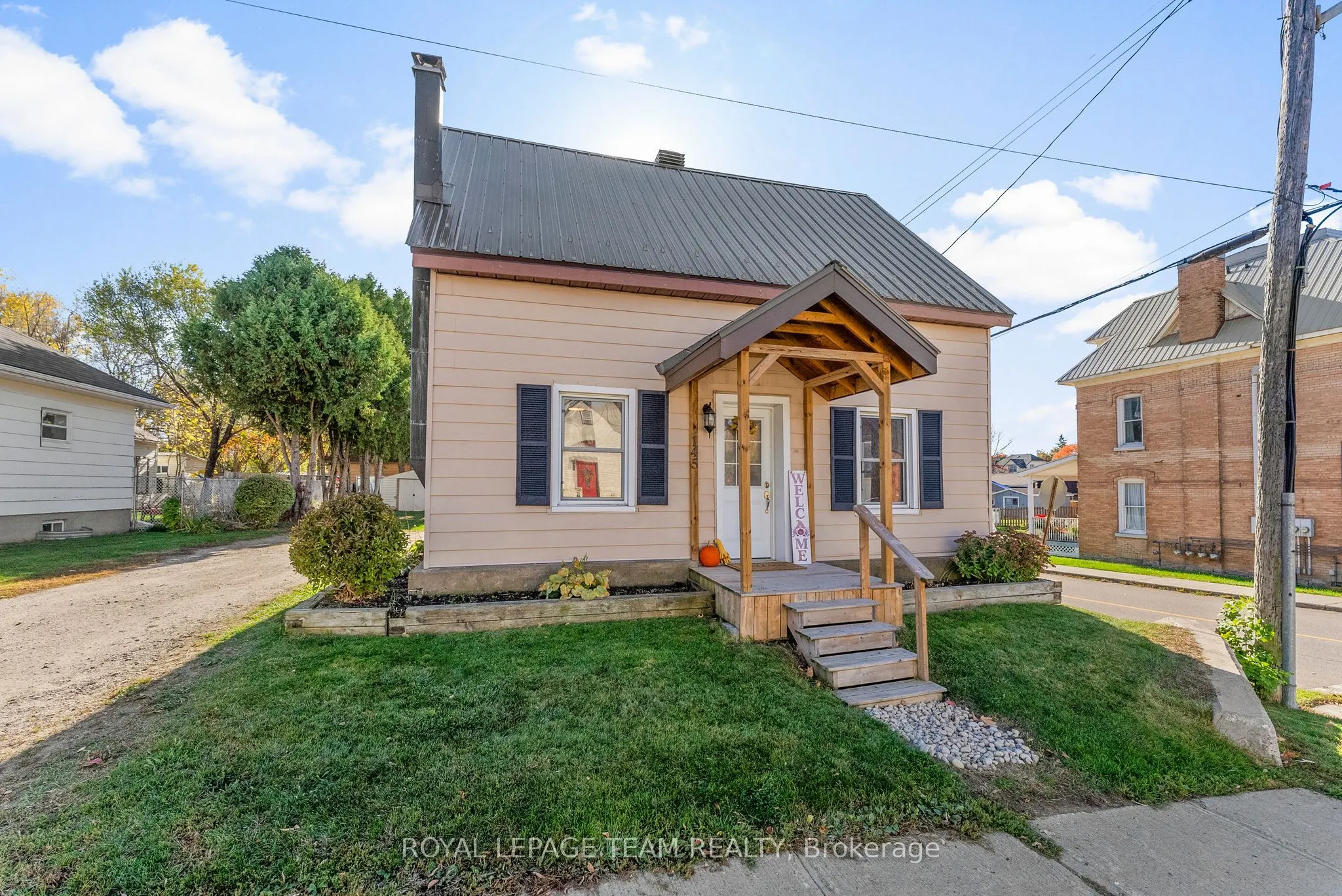 145 Munroe Avenue W