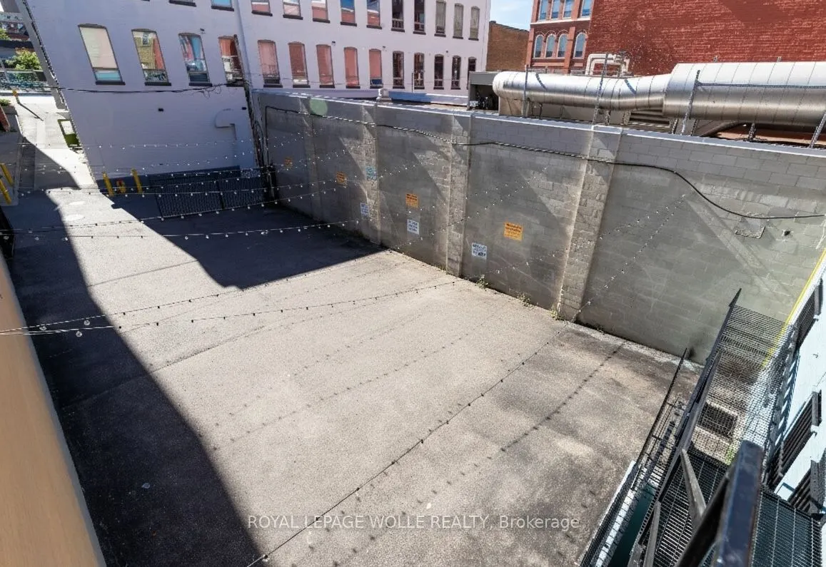 19 King Street E