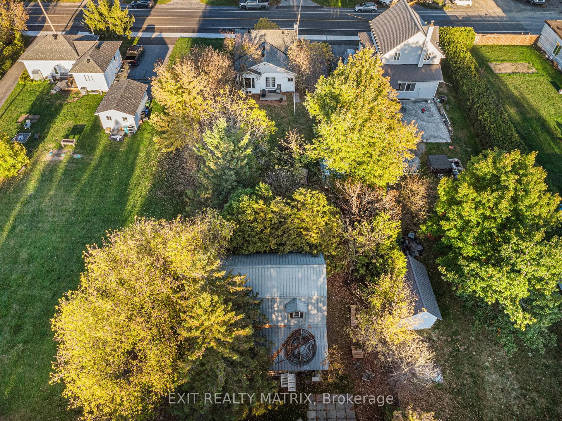 3498 Sarsfield Road