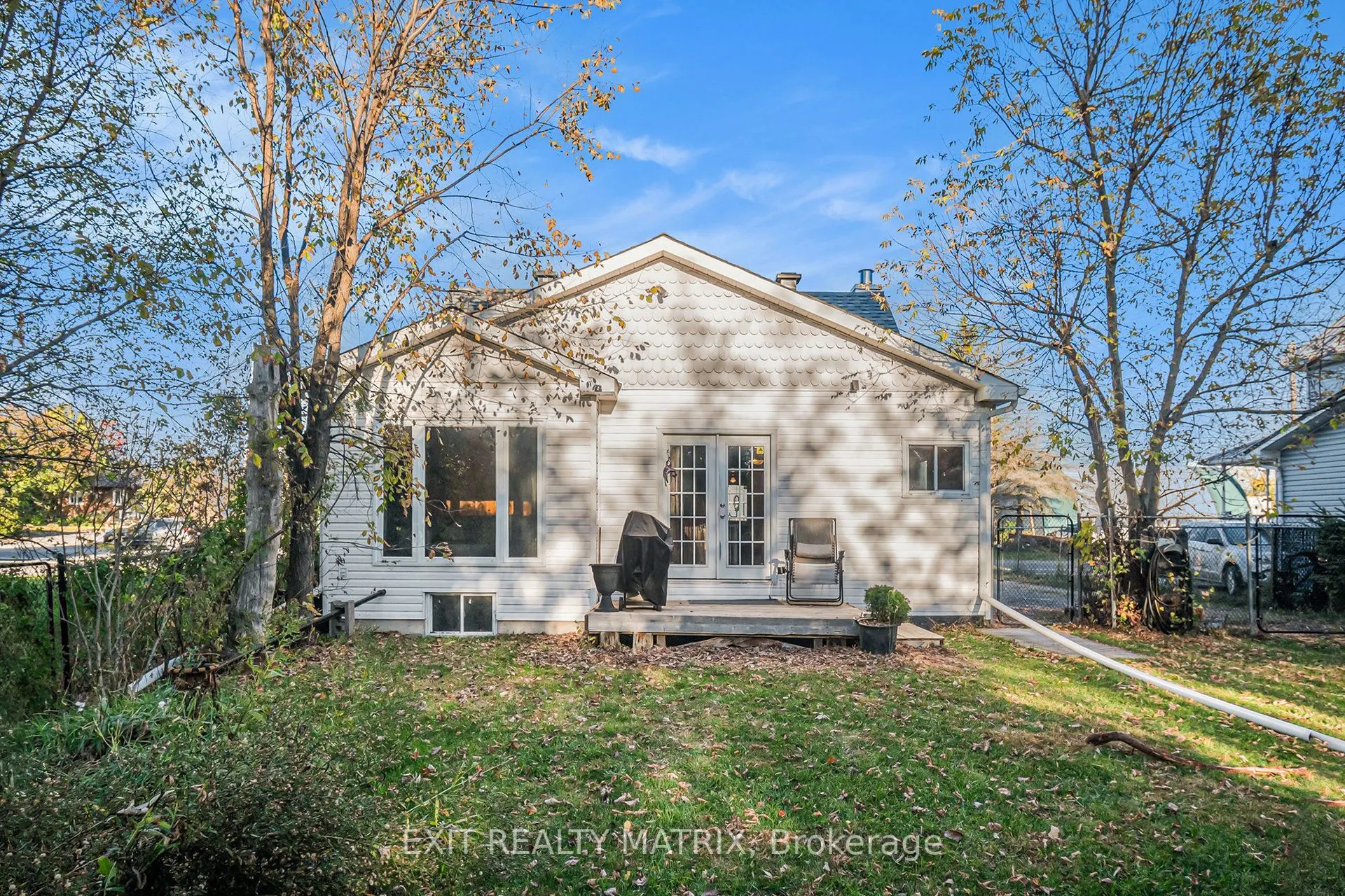 3498 Sarsfield Road