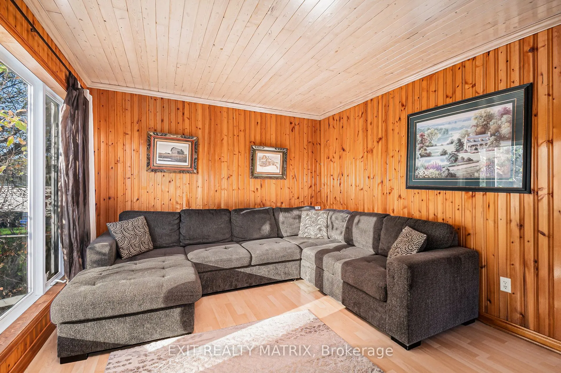 3498 Sarsfield Road