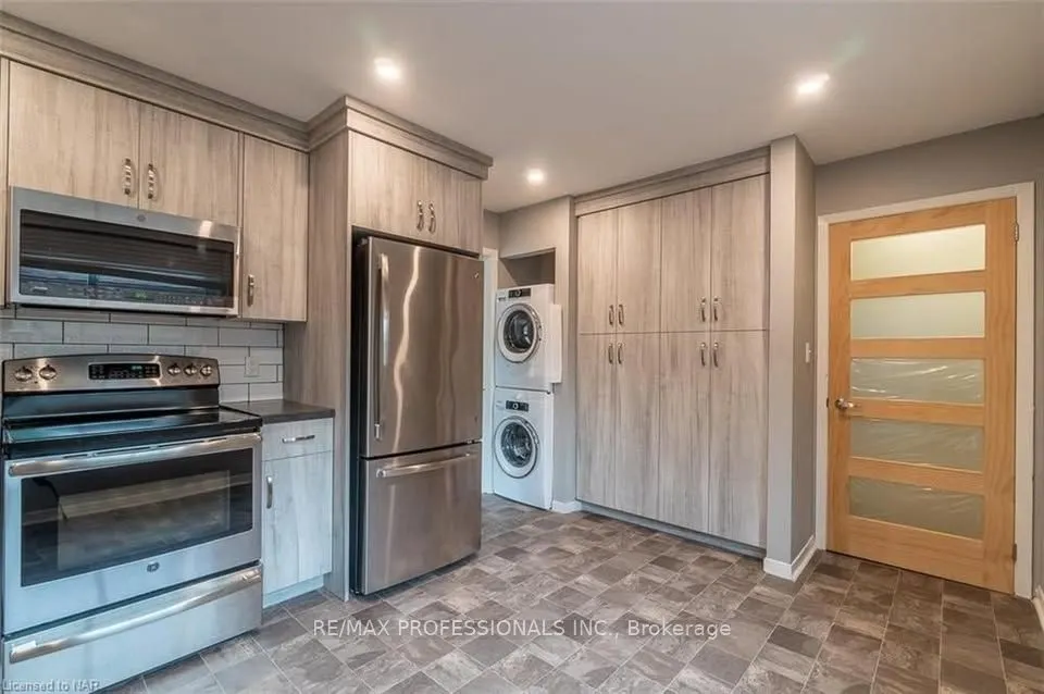 35 Carriage Road, #Upper